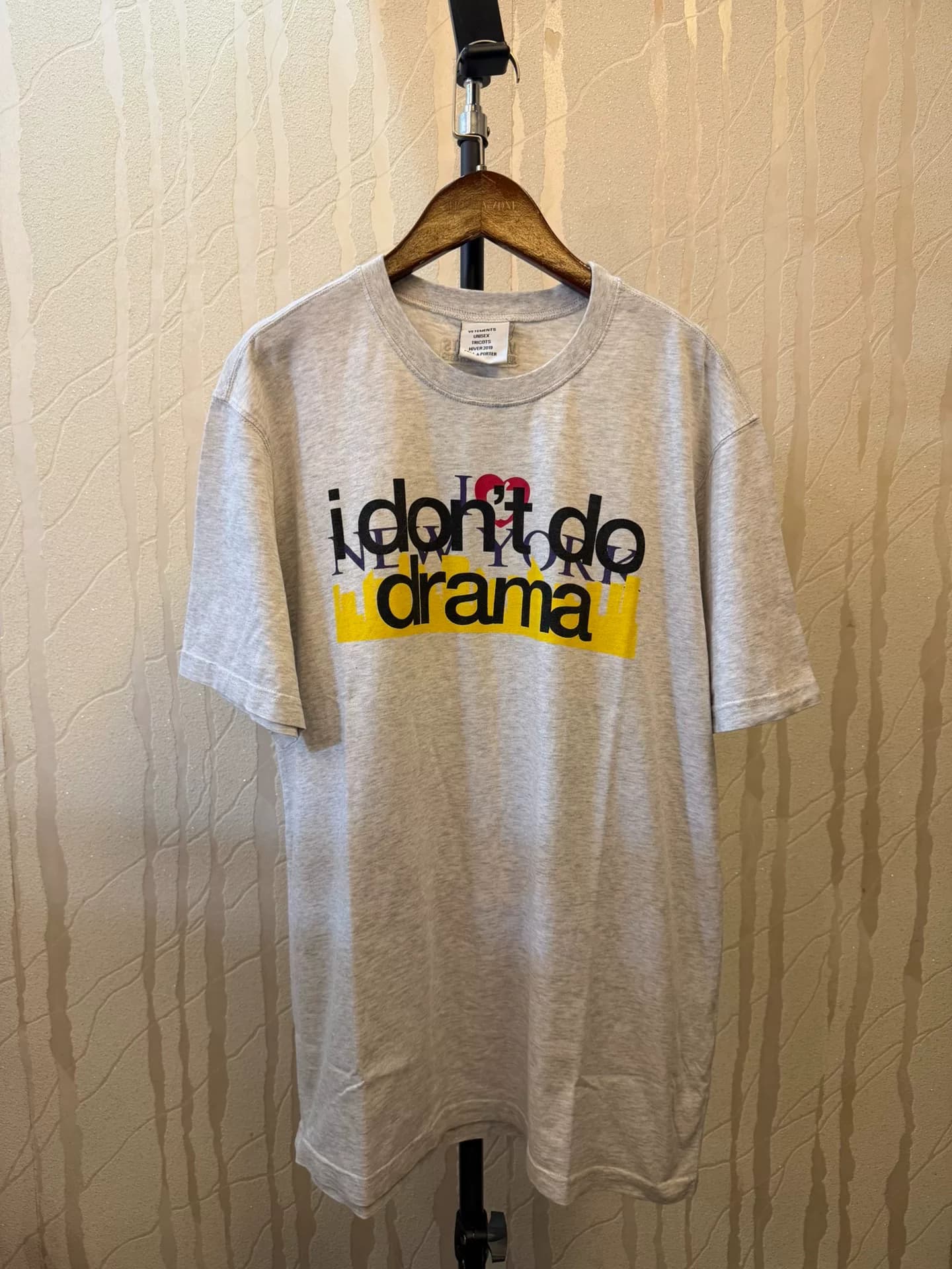 футболка с коротким рукавом и поддельным слоганом vetements