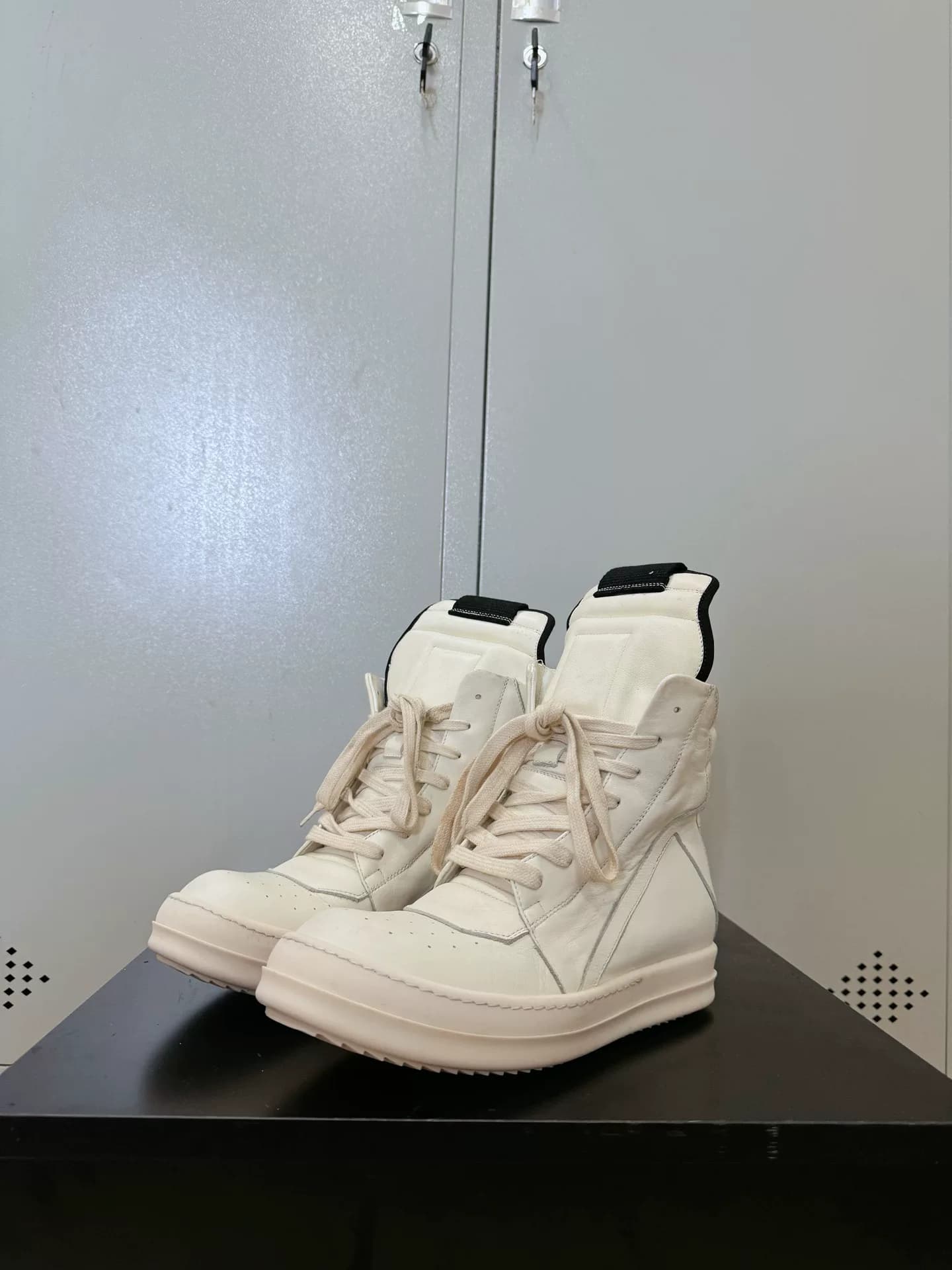 Основная линия Rick Owens молочно-белый молочный перевернутый треугольник размер 37 золотой размер 37-