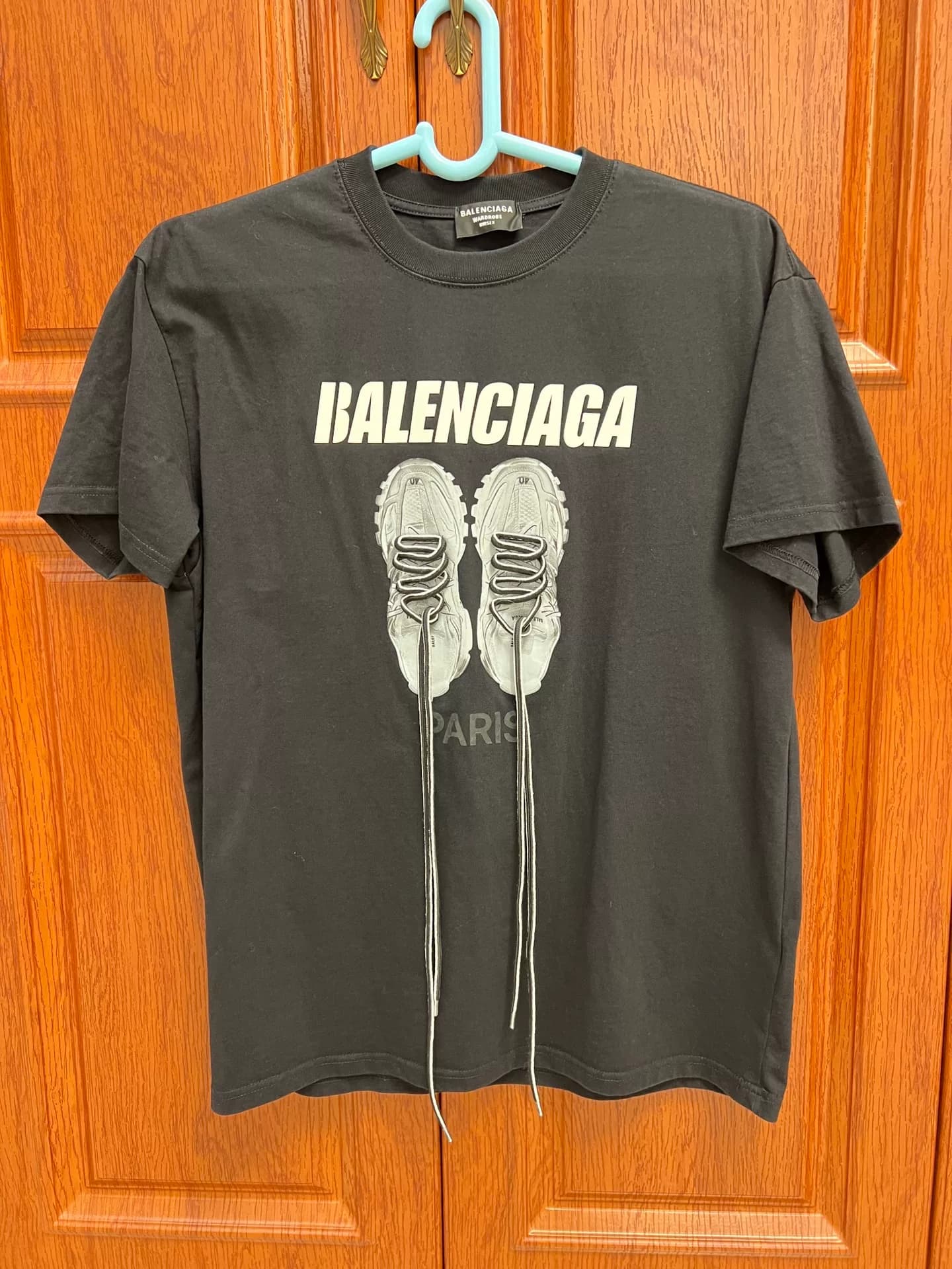 Balenciaga Баленсиага, черная футболка с короткими рукавами, свободный крой, с принтом в виде обуви