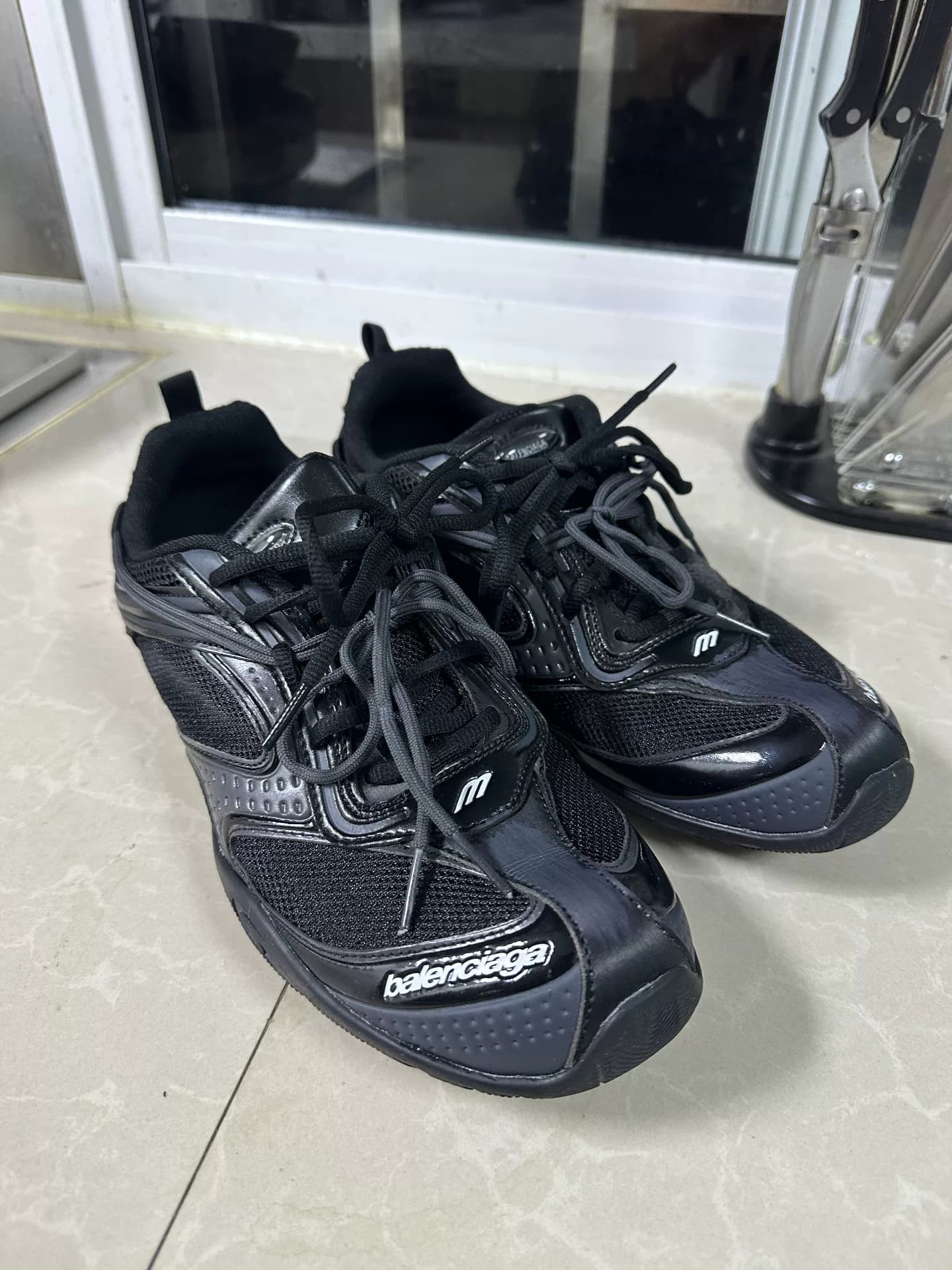 Balenciaga balenciaga Radar black, размер 43 (обычно можно носить 4 на 2,5 и 43), дышащая сетка + тонкий низ. Почти новые, 95 пробы, пластиковая этик…