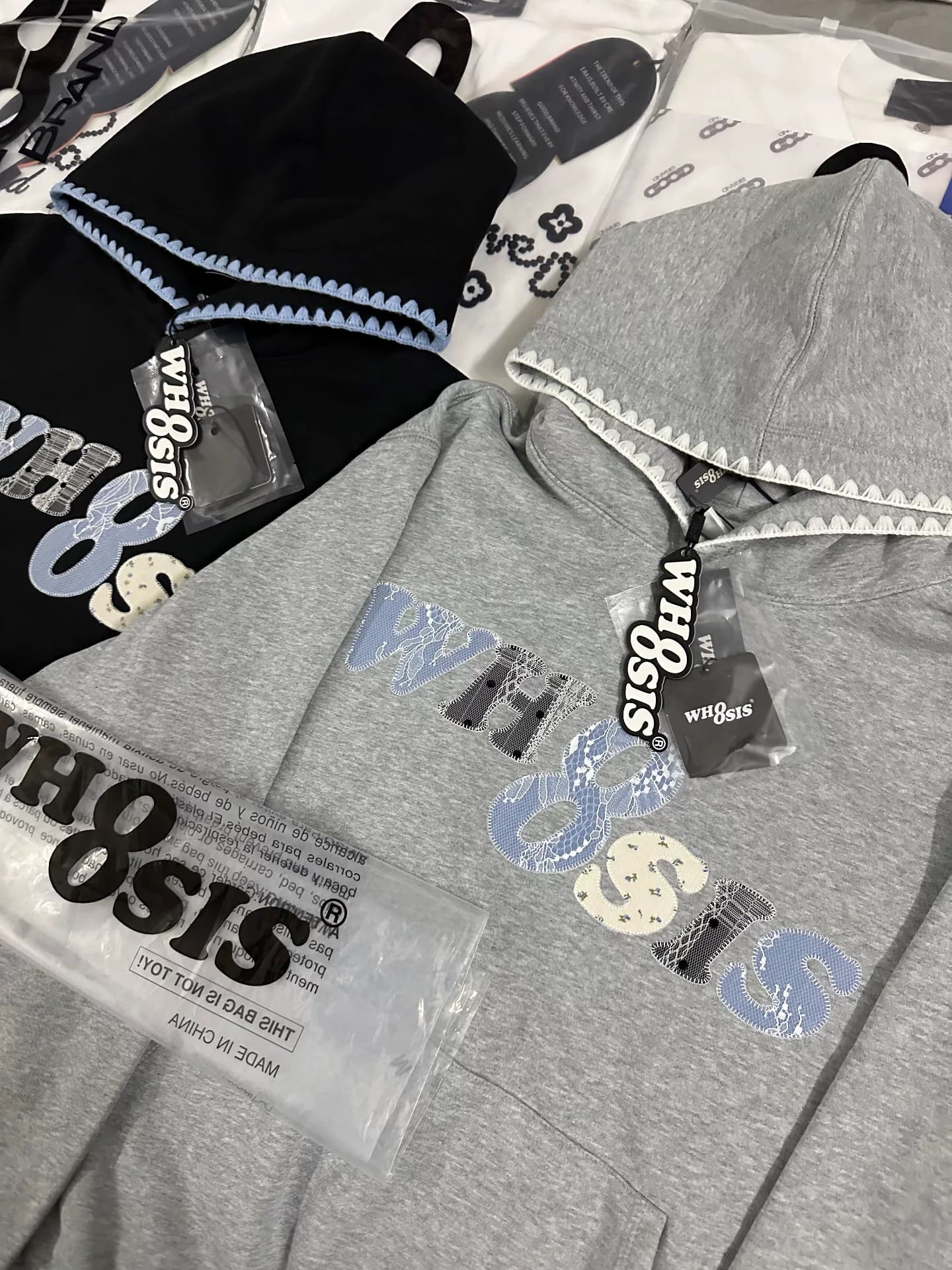 Патч 【жить подлинной】 цветочные WHOOSIS джинсовый вышитый свитер с капюшоном