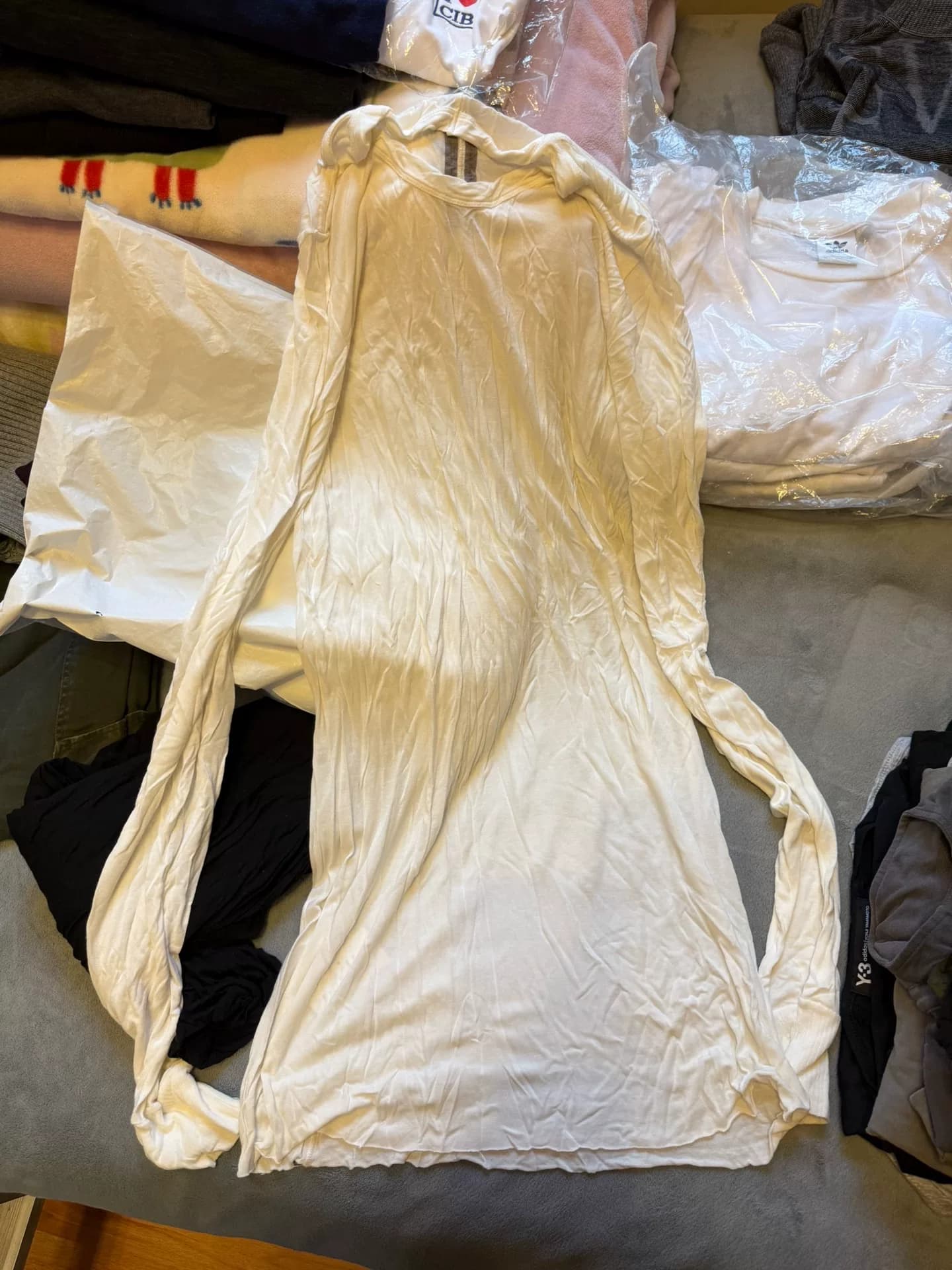 Нижняя рубашка Ro rickowens, размер M.Подлинник на прилавке, очень мало одежды, нет