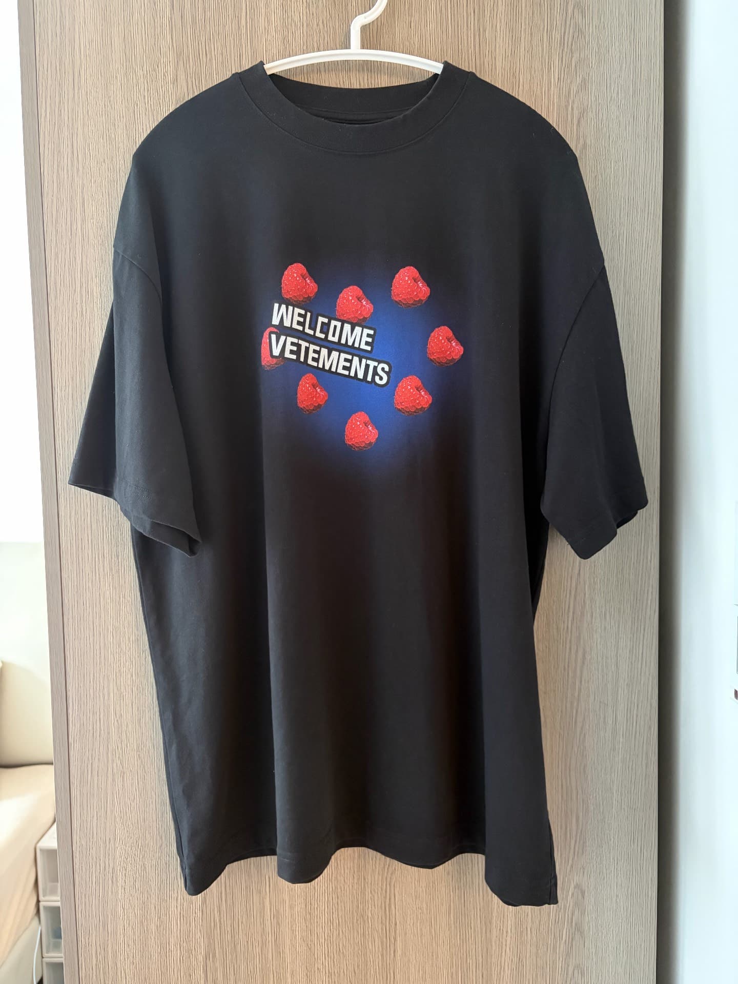 Клубничная футболка VETEMENTS с короткими рукавами, размер S, в том же стиле, что и на прилавке genuine.черное