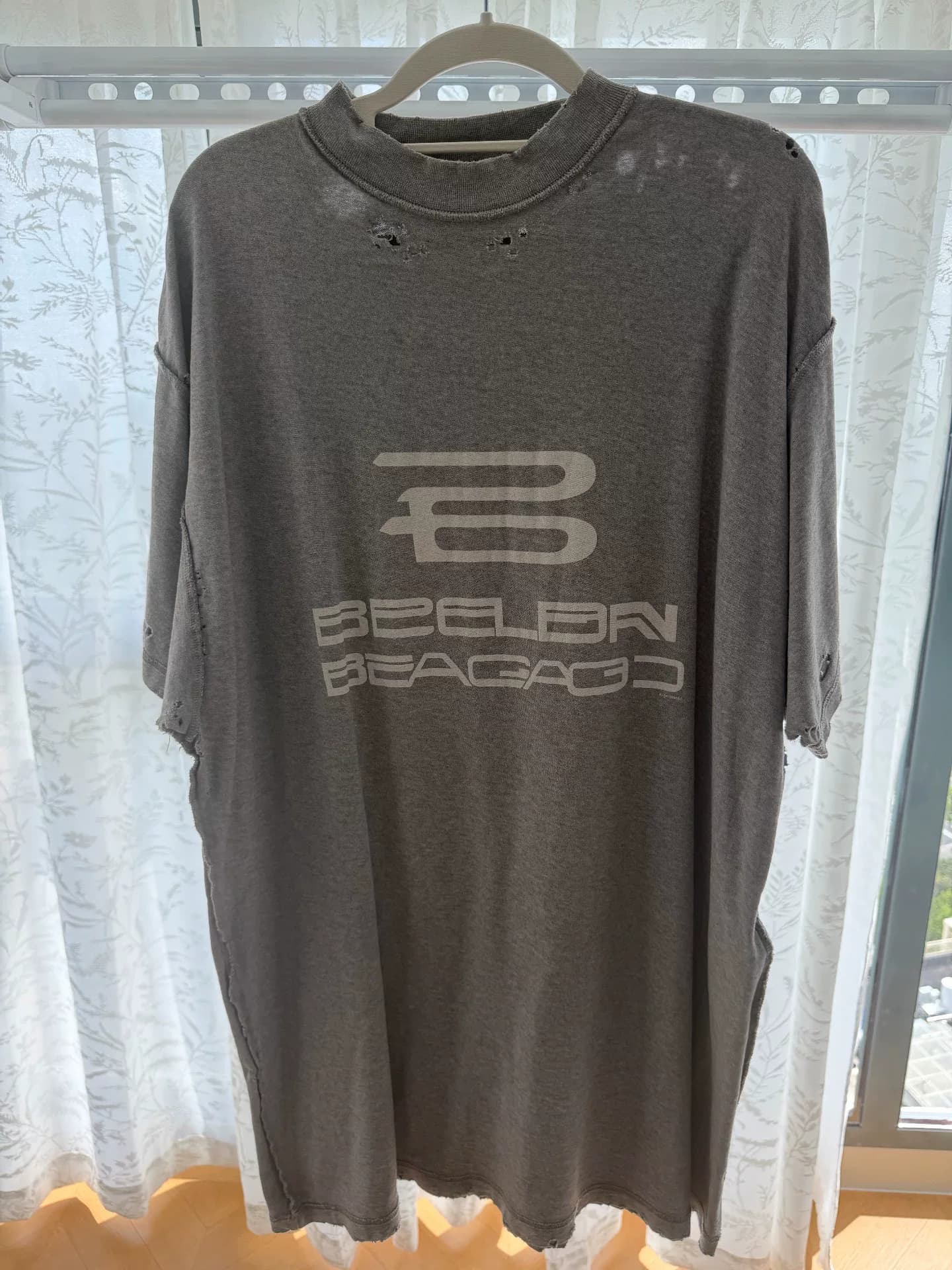 Balenciaga ss24 серый с коротким рукавом, размер 1