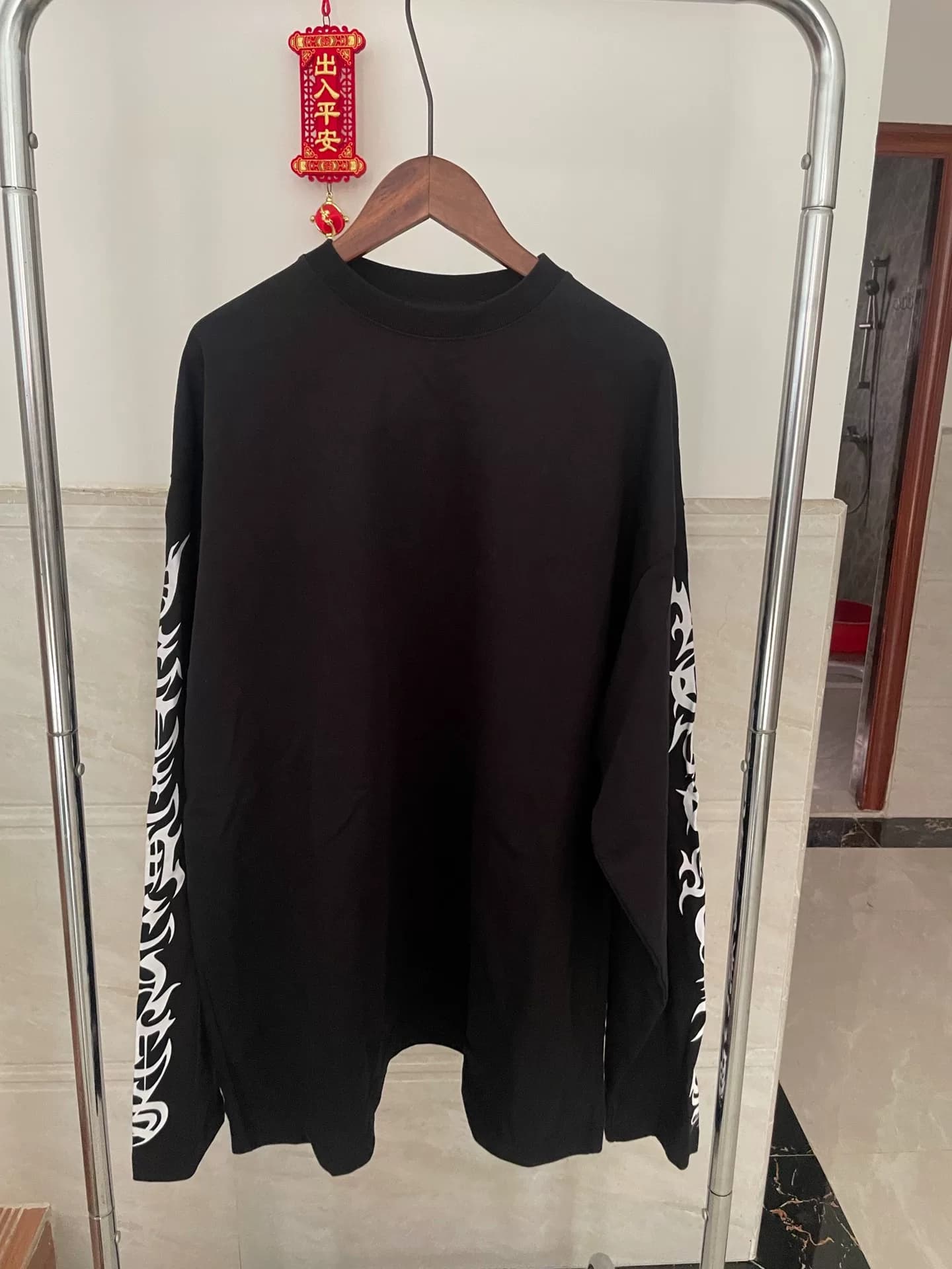 Настоящий, совершенно новый!Бренд уличной моды Vetements 23S с принтом на санскрите, Париж