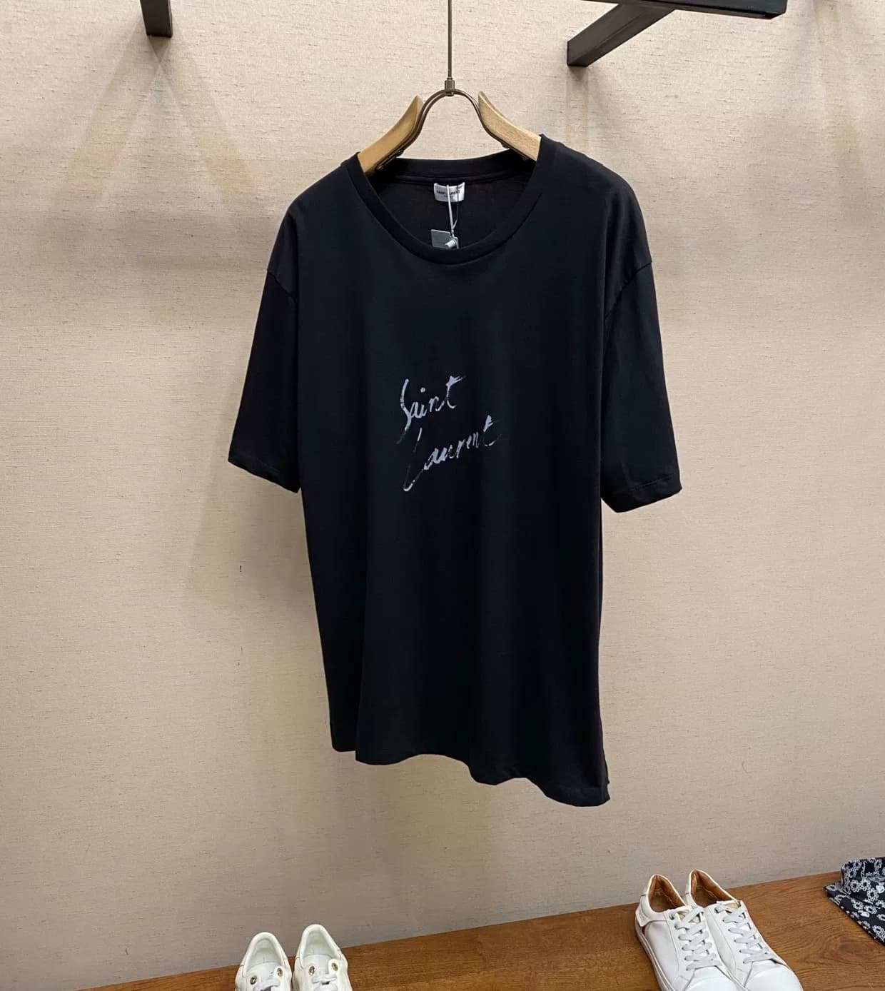 Футболка с коротким рукавом SAINT LAURENT tide от бренда Saint LAURENT с красочным принтом