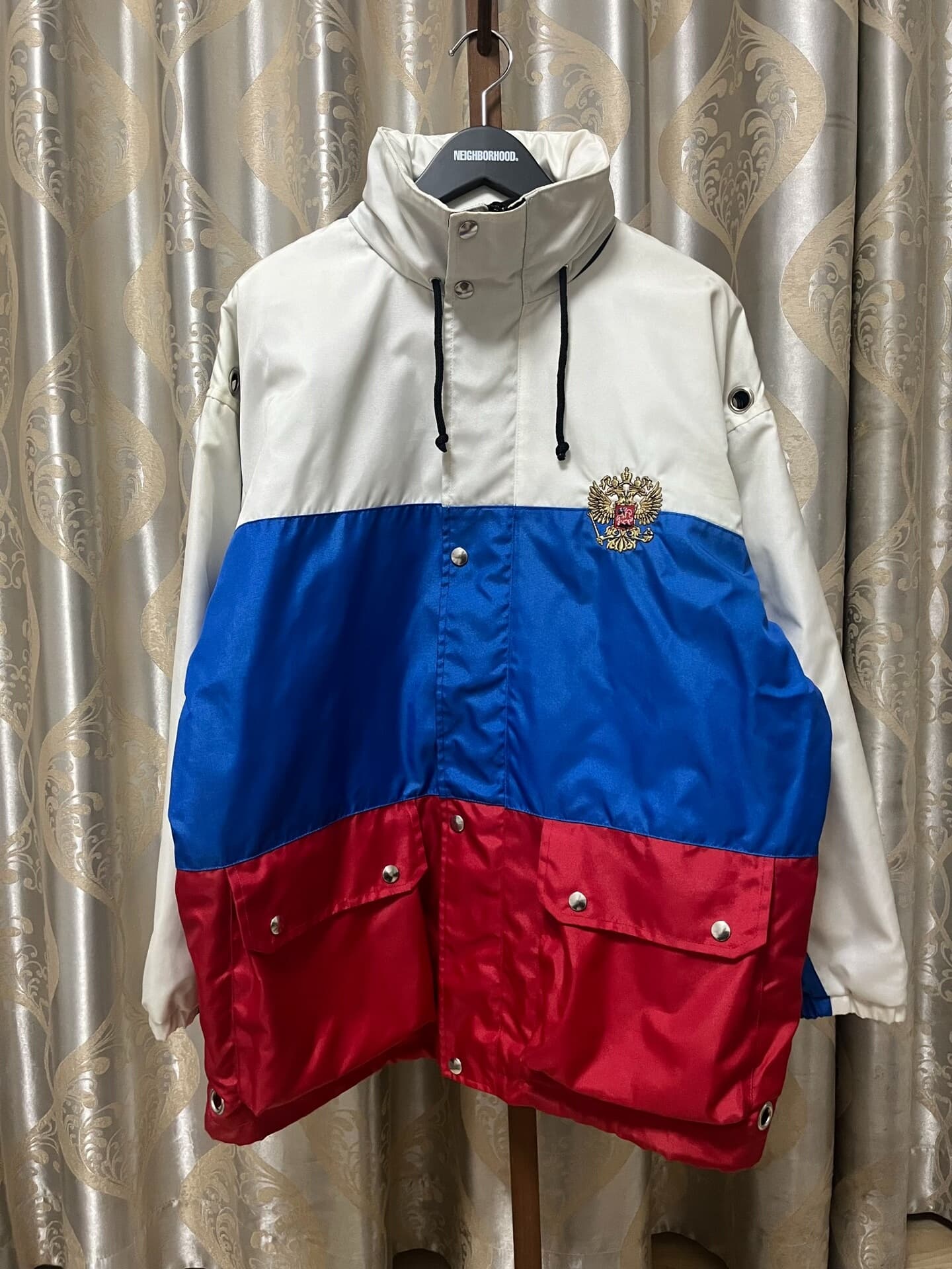 vetements 19ss демонстрирует русскую куртку