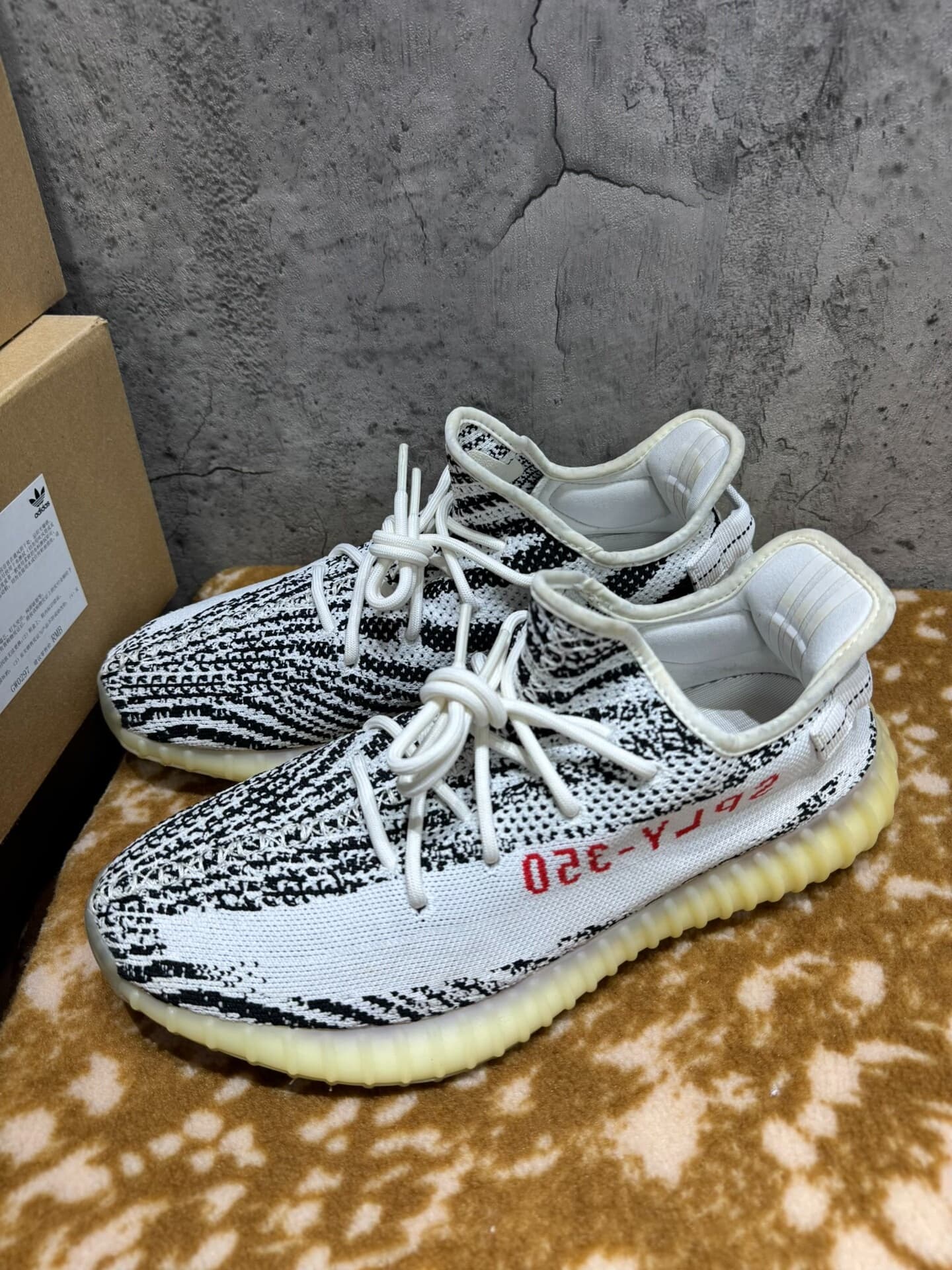 Adidas adidas Coconut 350 белая зебра yeezy350