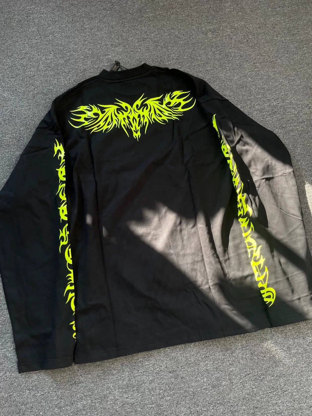 свитер на санскрите от vetements