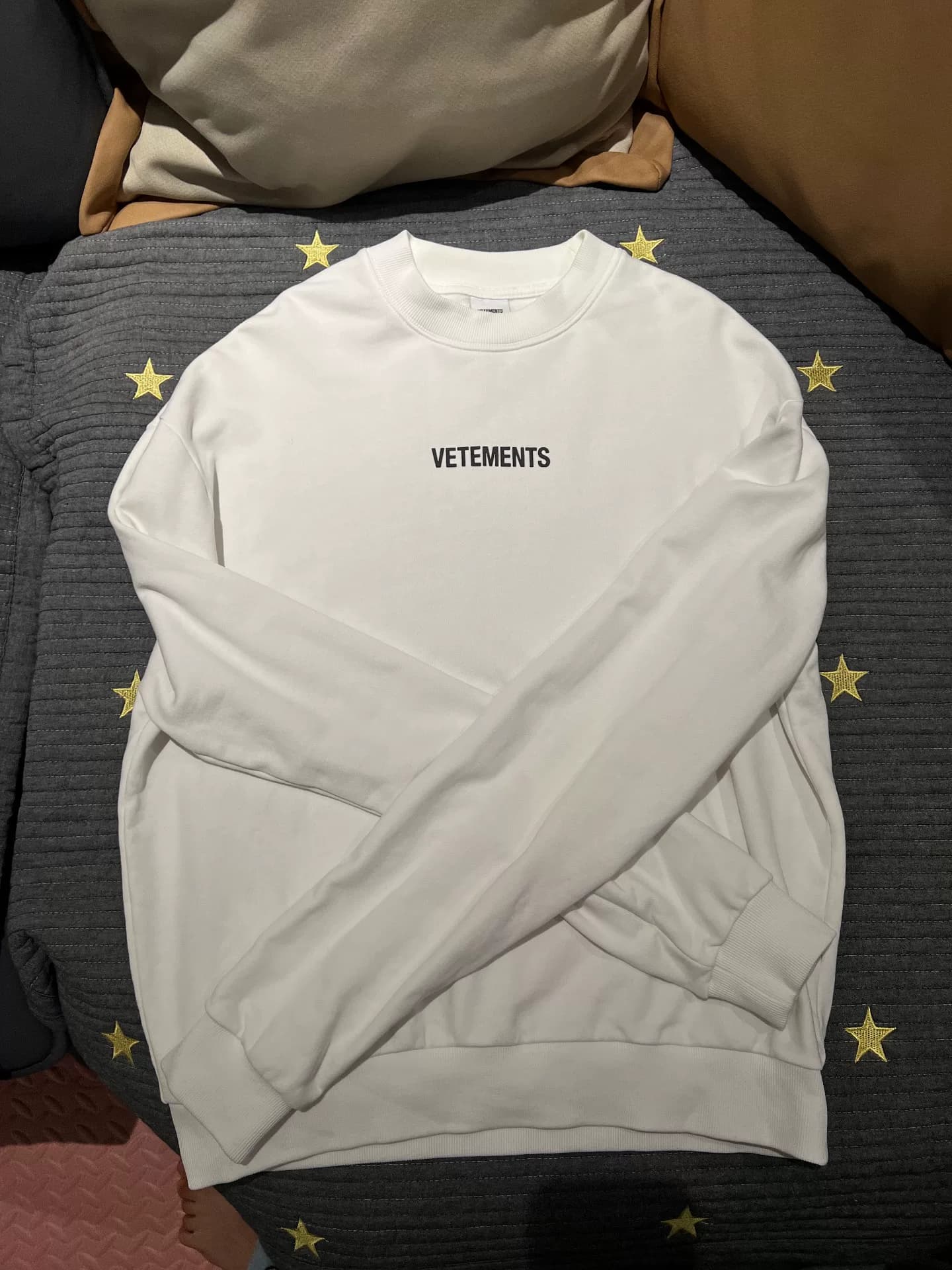 Свитер VETEMENTS с принтом "выстиранный и поношенный" - трендовый свитер с круглым вырезом для мужчин и женщин