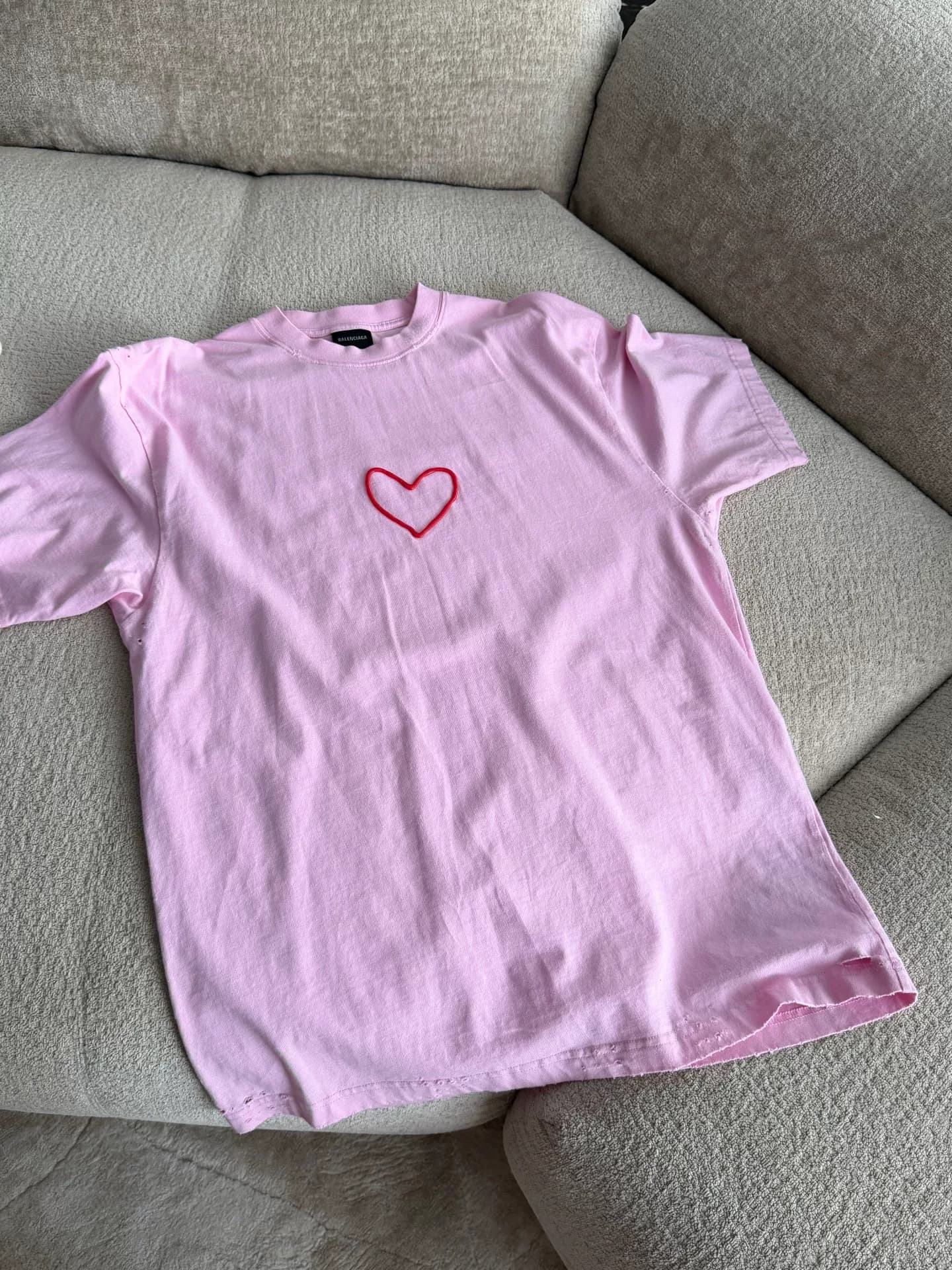 Футболка с вышивкой Balenciaga Balenciaga pink love с короткими рукавами