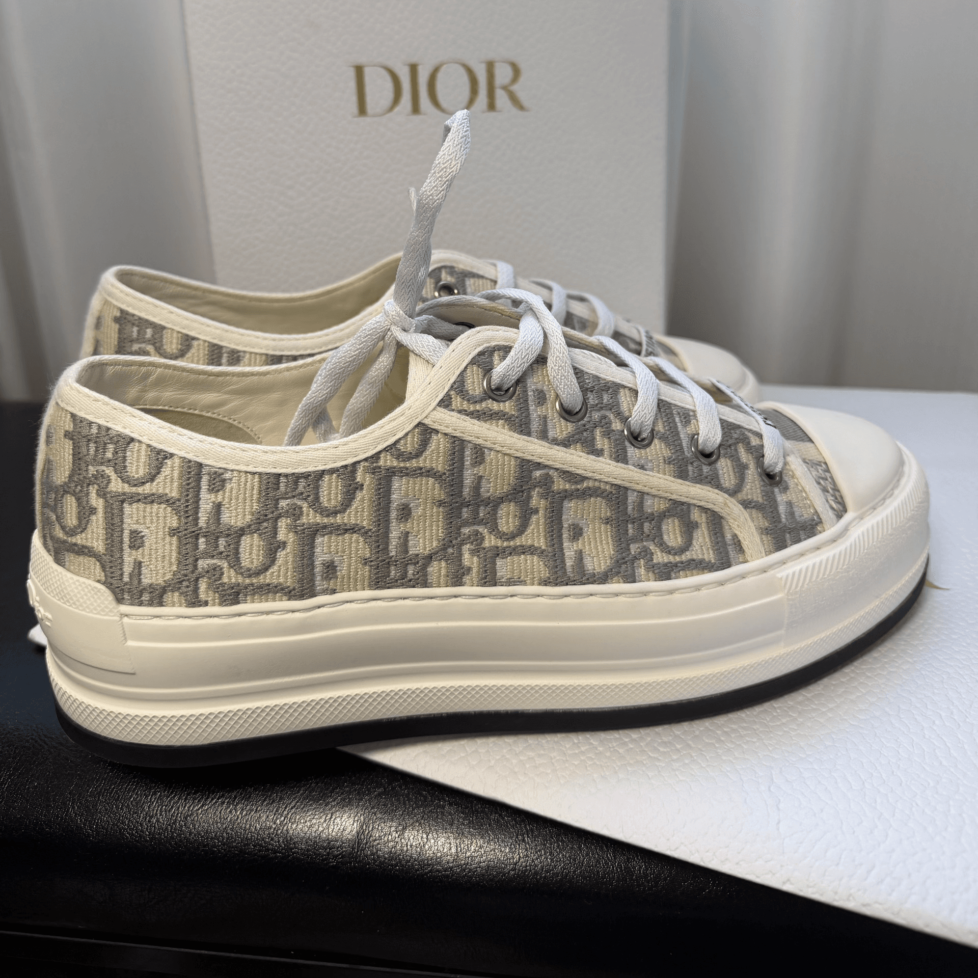 Парусиновые туфли с вышивкой Dior, совершенно новые, не проходящие через обувную коробку и сумку-тотализатор
