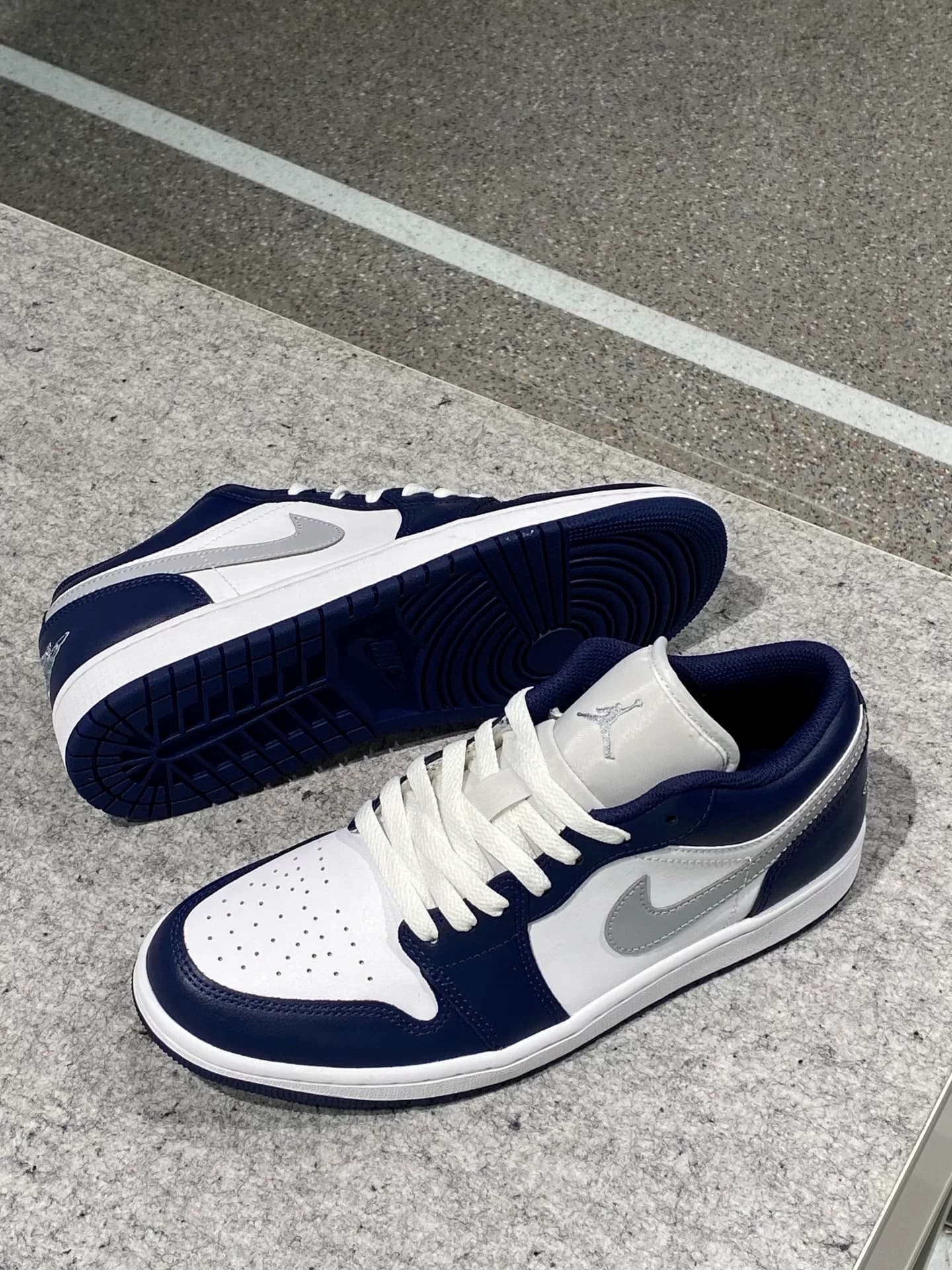 подлинный aj1 был проверен!AJ1 бело-синие модные кроссовки в стиле ретро с глубоким вырезом, нескользящие и износостойкие ag1 sea