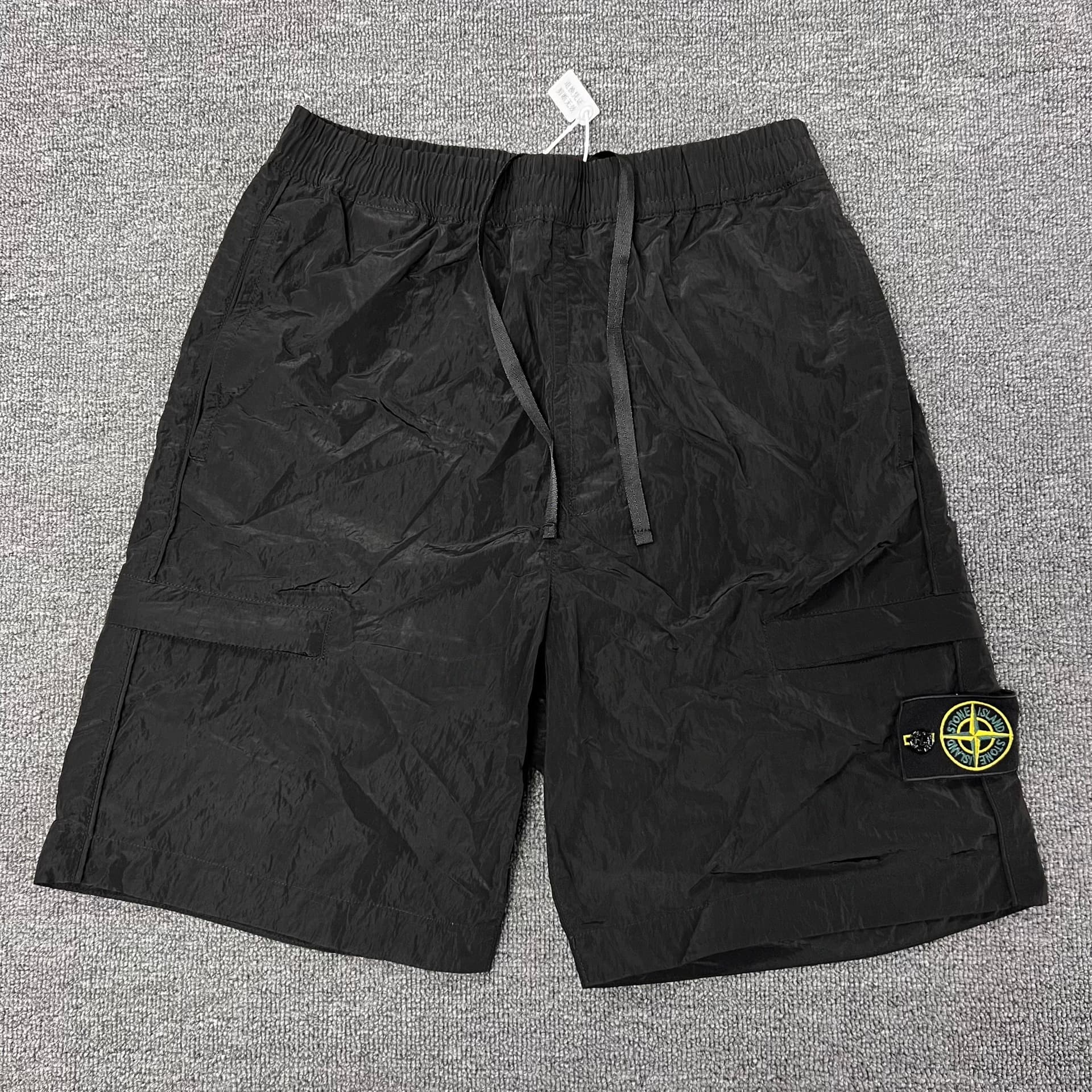 Совершенно новые шорты stoneisland stone island shorts ss26 из металлического нейлона