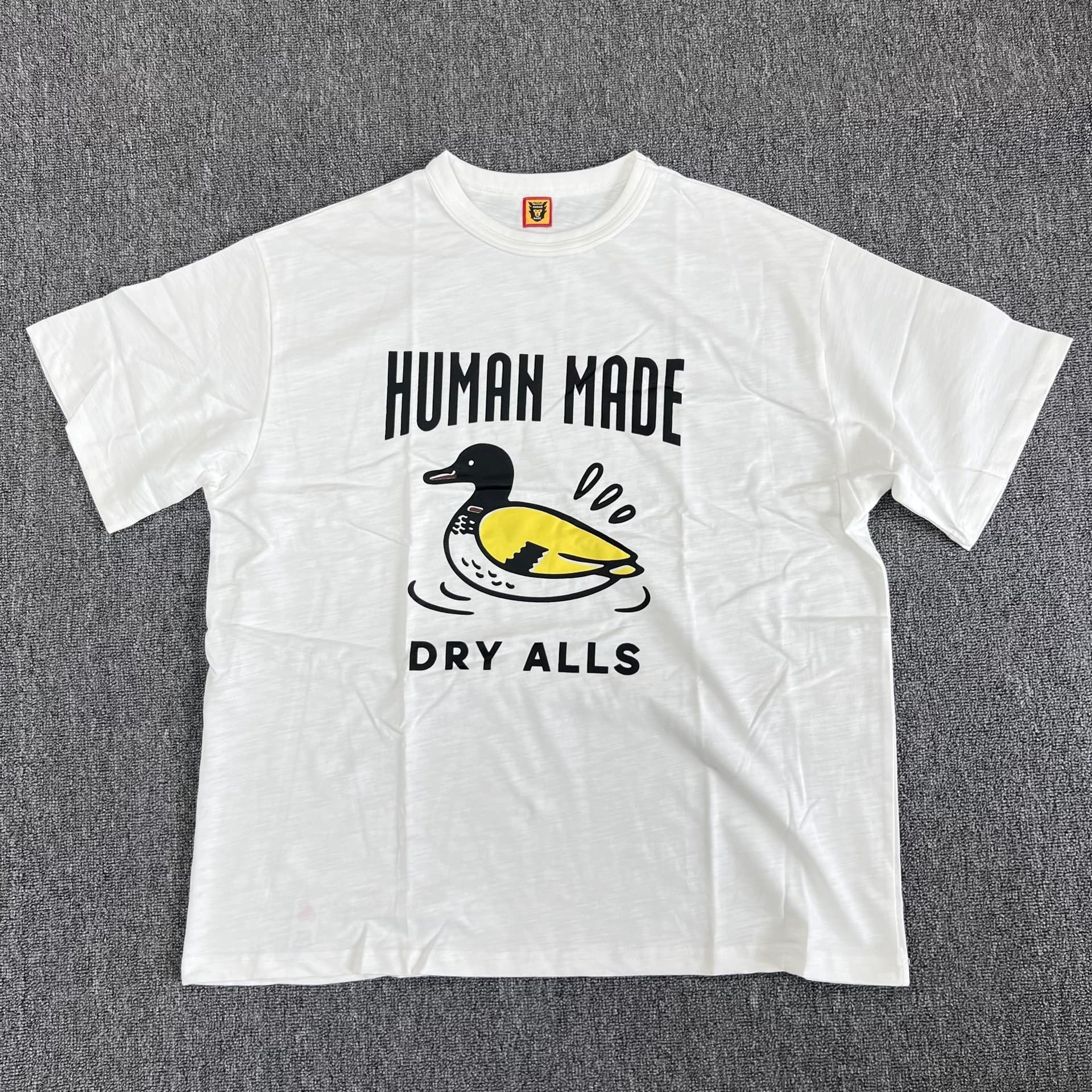 новое цельнокроеное платье с короткими рукавами от humanmade размера xl, обхват груди 124 см, длина 7