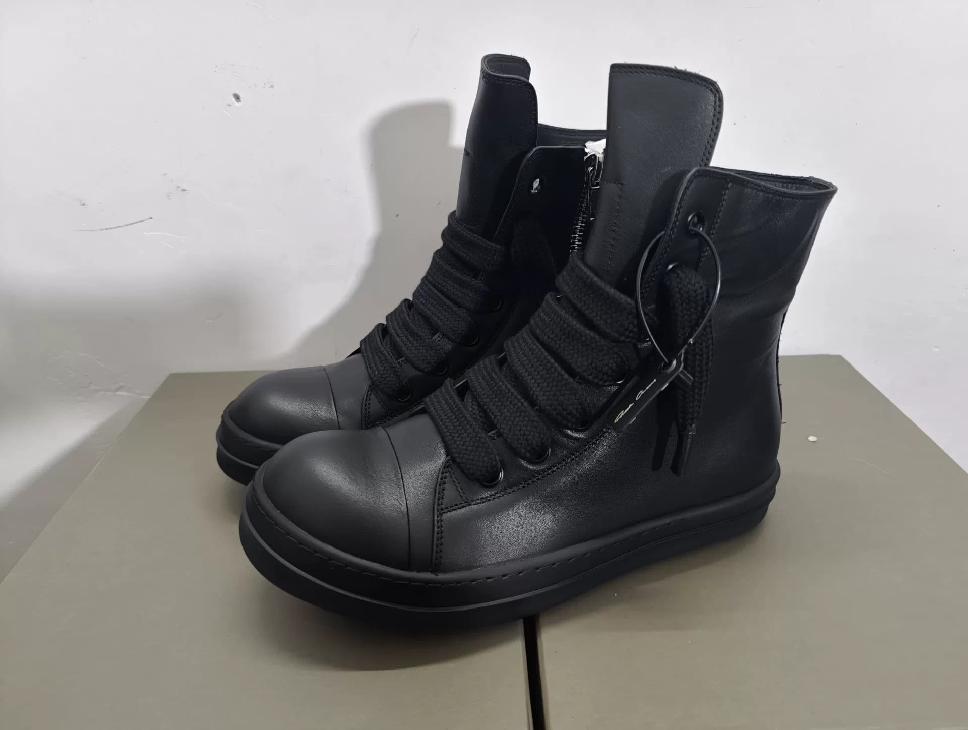 Совершенно новые аутентичные черные самурайские ботинки Rick Owens с высоким берцем, из чистой черной воловьей кожи, на толстой подошве