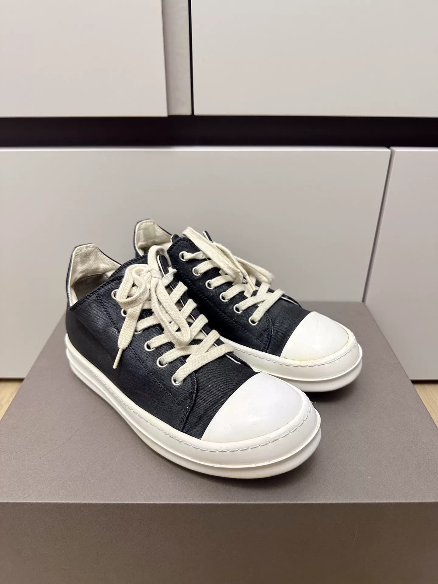 модель rickowens complex line 36-го размера, черные и белые модели Converse из атласной ткани большого размера