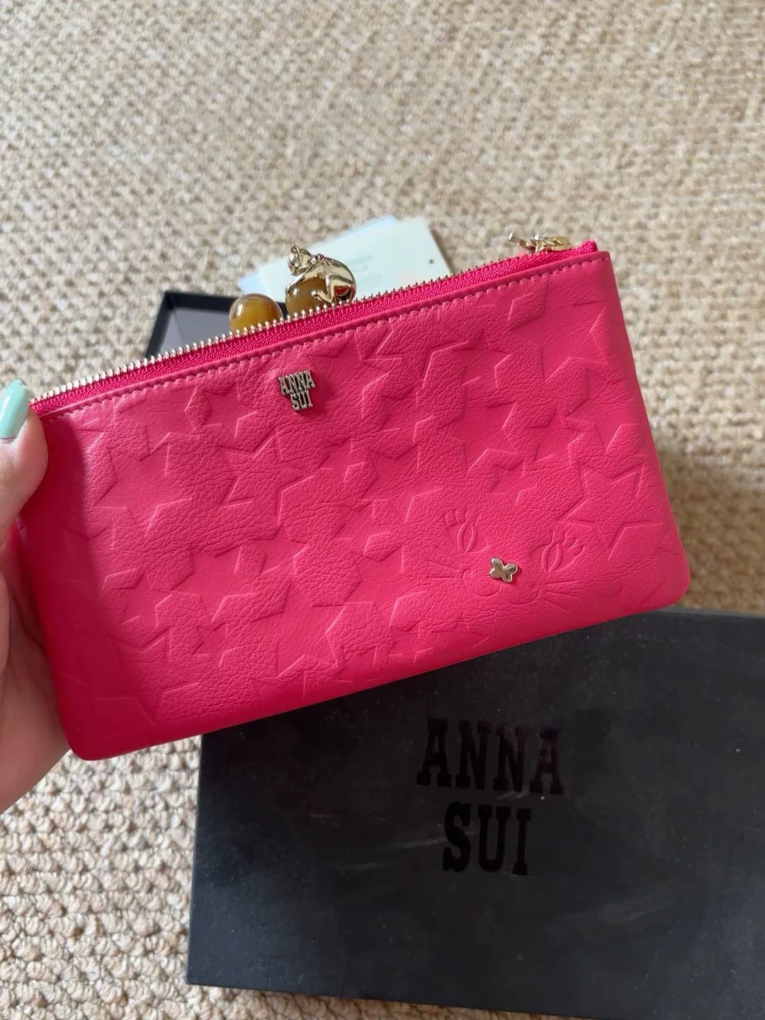 Совершенно новый аутентичный Annasui annasui также подойдет в качестве подарка