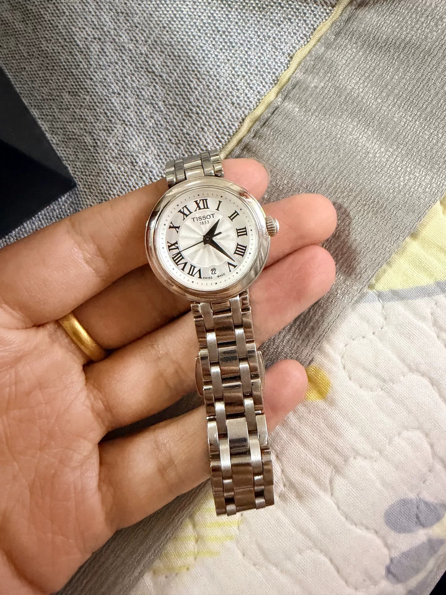 Женские часы Tissot Little Beauty Tissot little Beauty T126.010.11.013, стальной ремешок 26 мм, белая пластина, римская шкала, кварцевый механизм, би…
