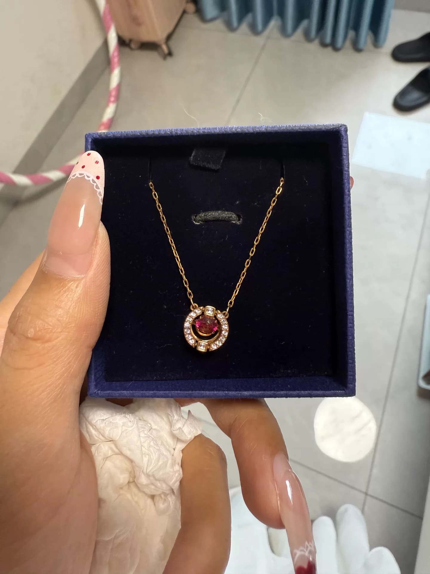 Колье Swarovski "Бьющееся сердце", куплено в официальном магазине flag, первоначальная цена более 600, личное, абсолютно новое,