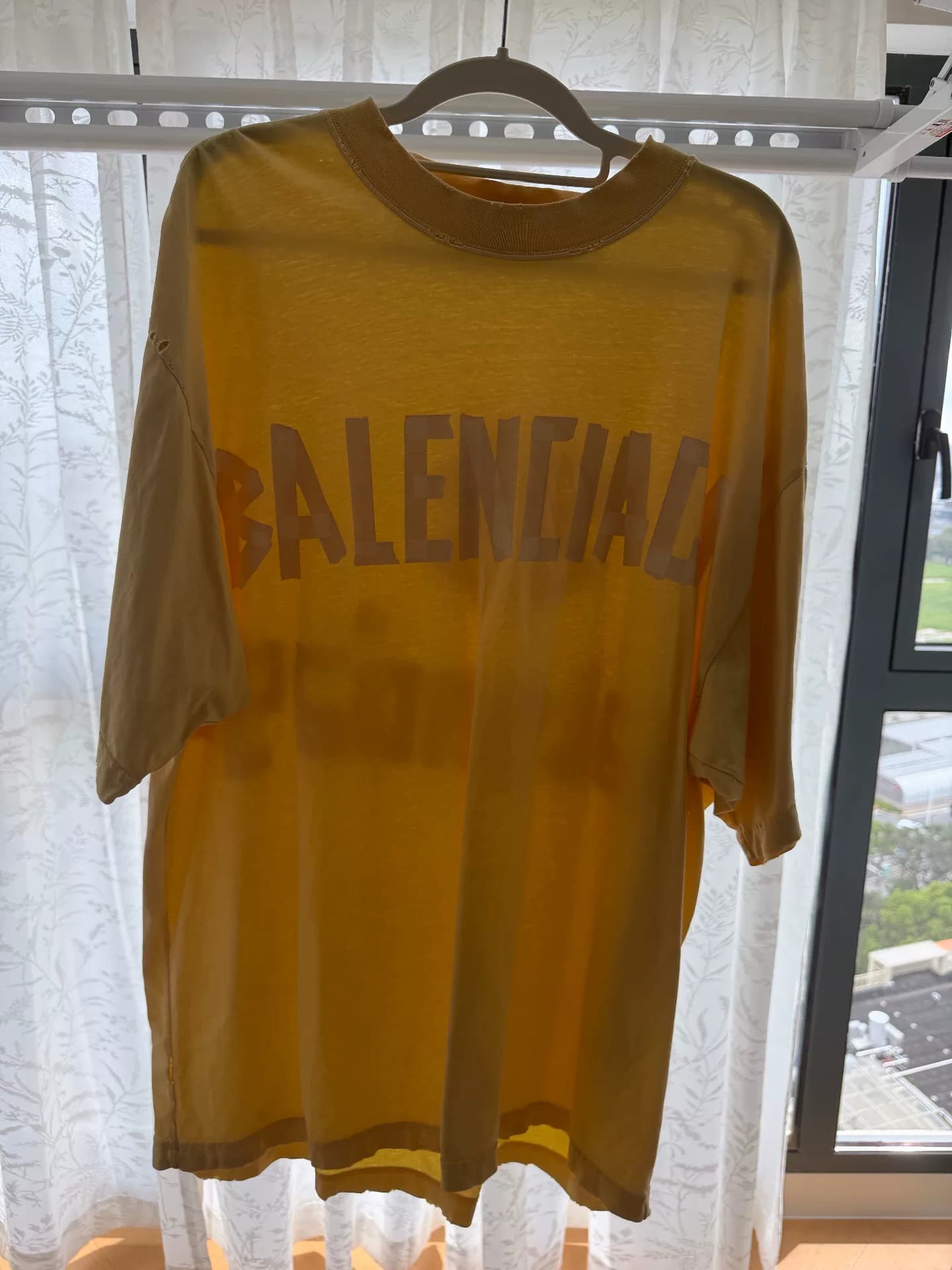 Желтая футболка Balenciaga tape, размер L
