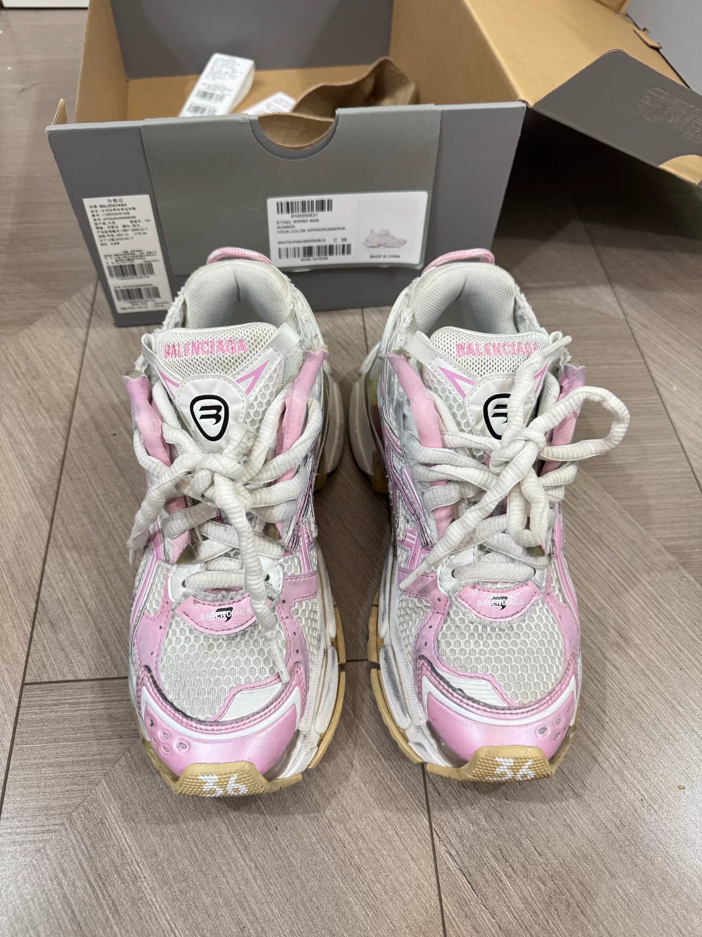 Кроссовки Balenciaga Balenciaga Розовые с белым Размер 36