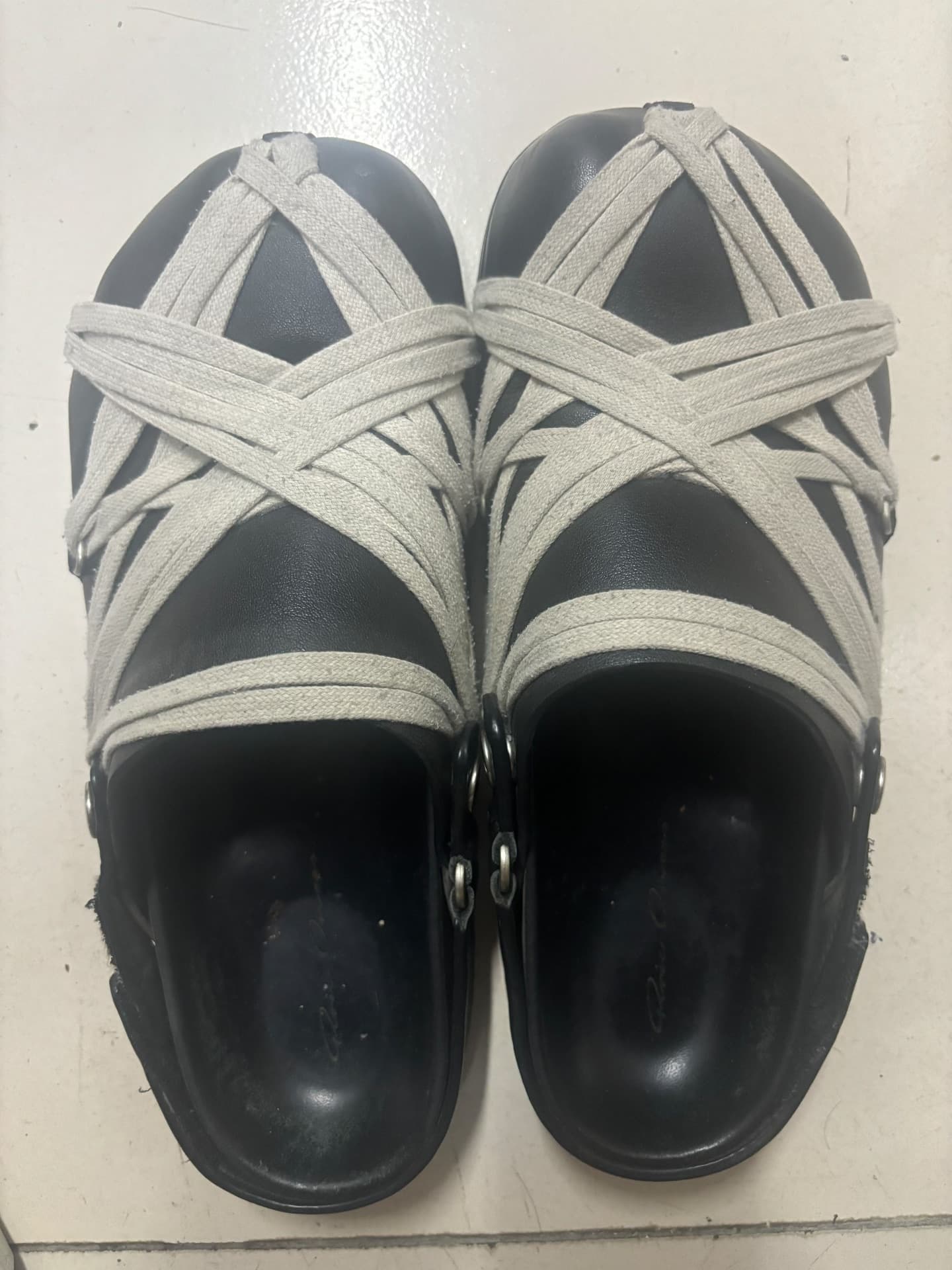 Тапочки Rick Owens 25ss Crazy на ремешках Birken из черной воловьей кожи