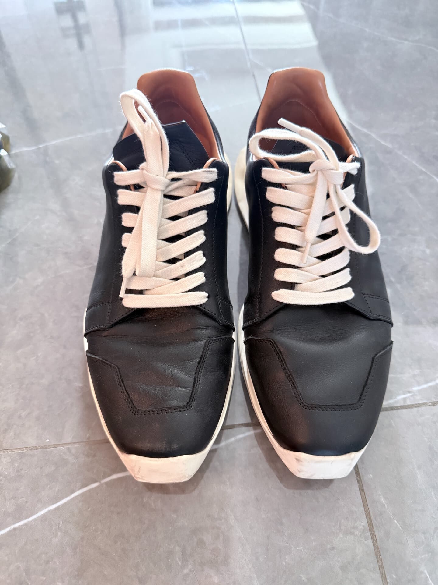 rickowens genuine 85 новый 38 размер, цвет как показано на картинке, если вы заинтересованы,