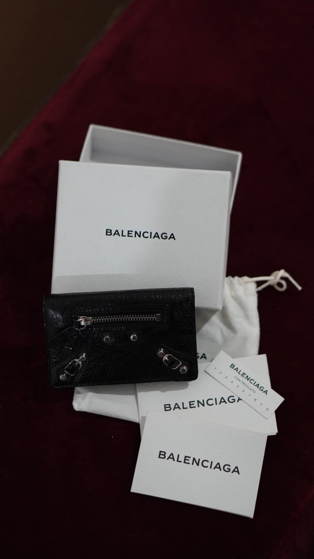 Маленький кошелек Balenciaga из черной мотоциклетной кожи с рисунком разрыва