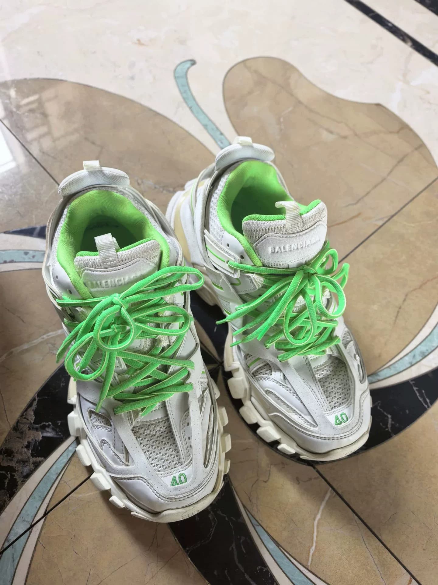 Спортивные бело-зеленые кроссовки Balenciaga daddy, размер 40, подлинная продукция проходит проверку, подделки принимаются бесплатно