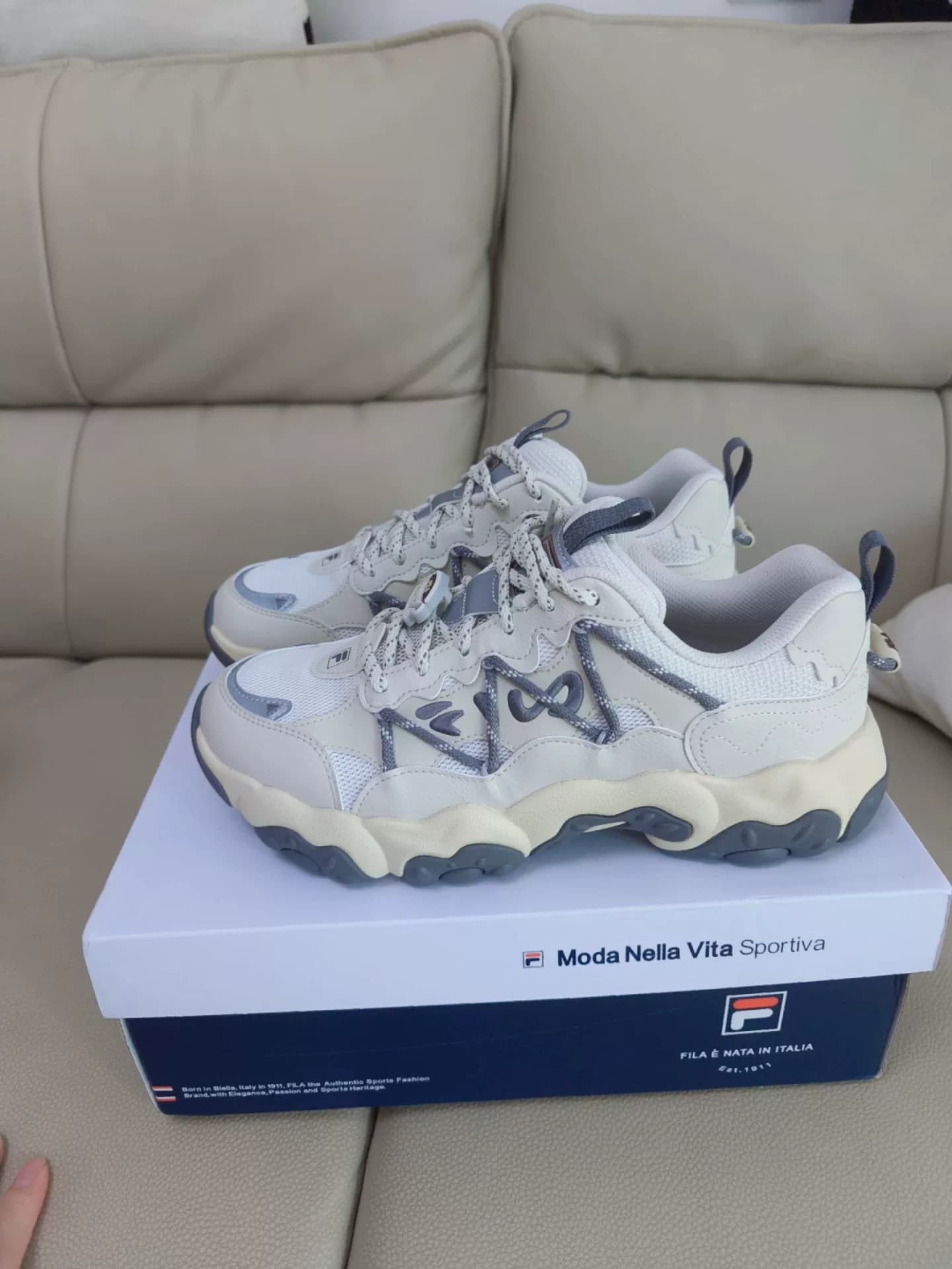Совершенно новые аутентичные туфли FILA Fila cat's paw 6-го поколения для папы, мужские молочно-белые и серые в тон, персонализированные