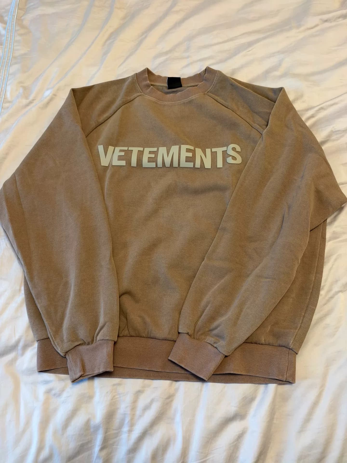 Милый свитер VETEMENTS, размер L, цвет хаки и кофе, одинаковый пуловер с круглым вырезом для мужчин и женщин.Цвет совсем новый, и на нем нет следов н…