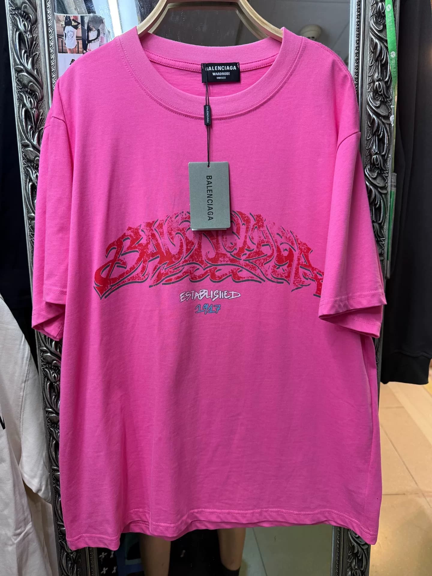 Совершенно новая футболка с короткими рукавами Balenciaga Balenciaga flame letter, цвет dragon fruit,