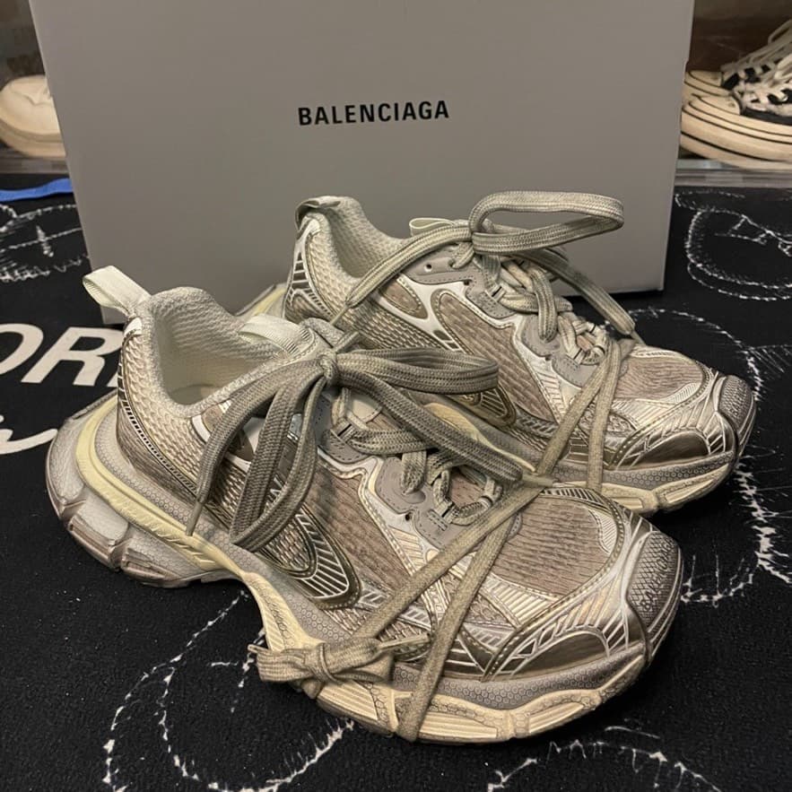 Balenciaga Баленсиага 3XL из сетчатой ткани на шнуровке с глубоким вырезом