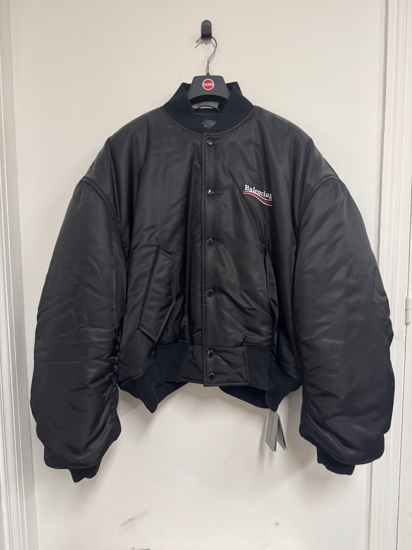 Бомбер Balenciaga Cola xxs xs s country теперь доступен в продаже за считанные секунды