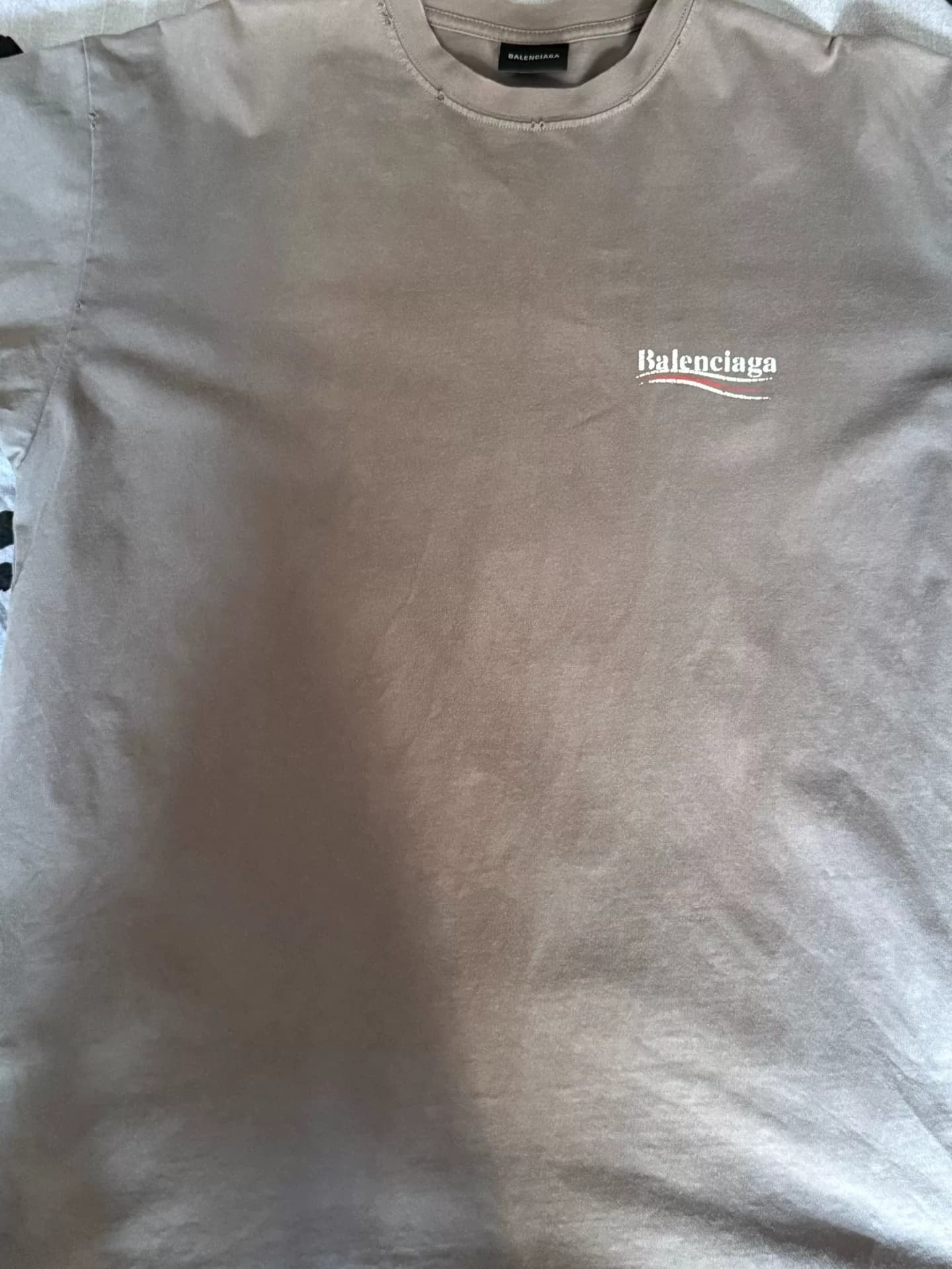 Натуральная Balenciaga Balenciaga Cola с коротким рукавом
