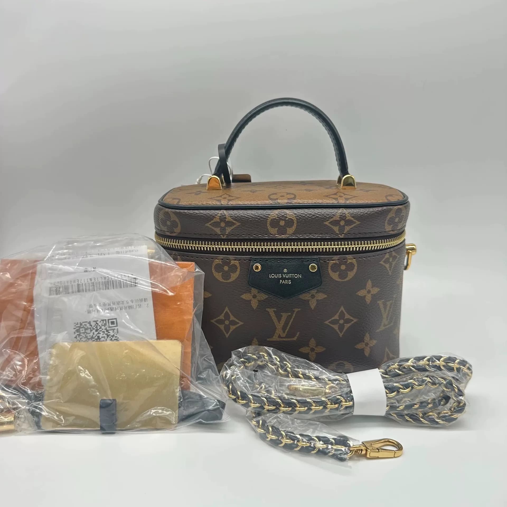 Косметичка для туалетного столика LV Louis Vuitton темно-коричневая с маленьким золотым замочком для пресбиопии