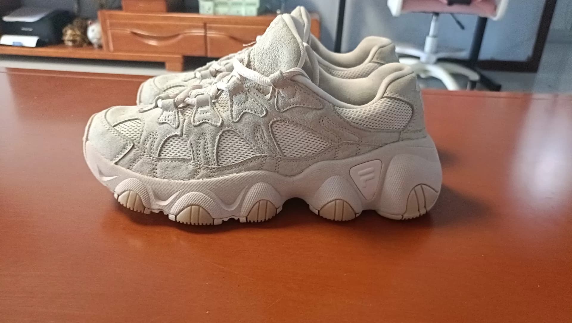Кроссовки FILA claw claw, размер 39, внутренняя длина 245, темно-белые, натуральная кожа, верхняя подошва