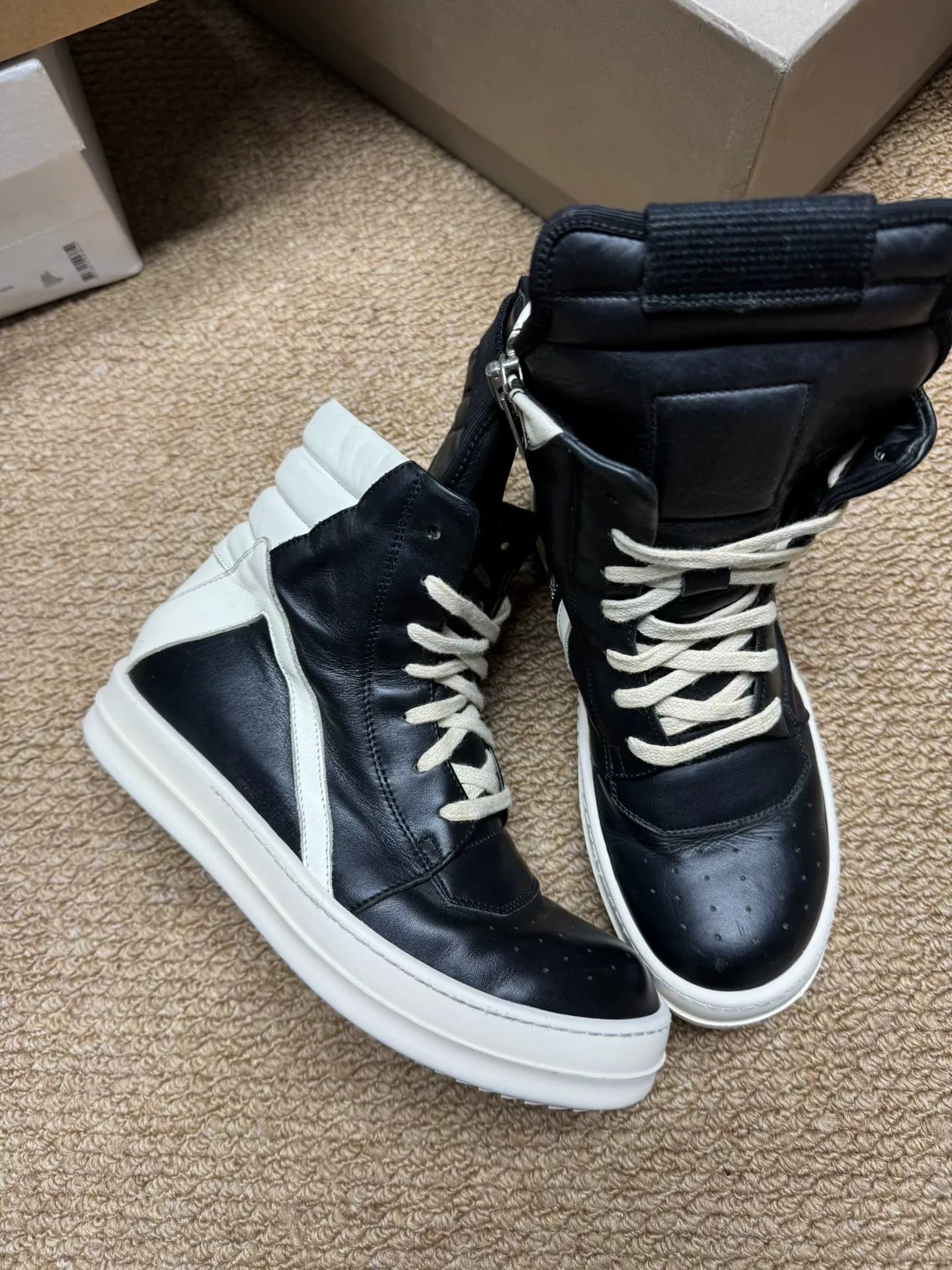 Основная линия RICKOWENS RO перевернутый треугольник черно-белый в тон воловьей коже перевернутый треугольник Geo