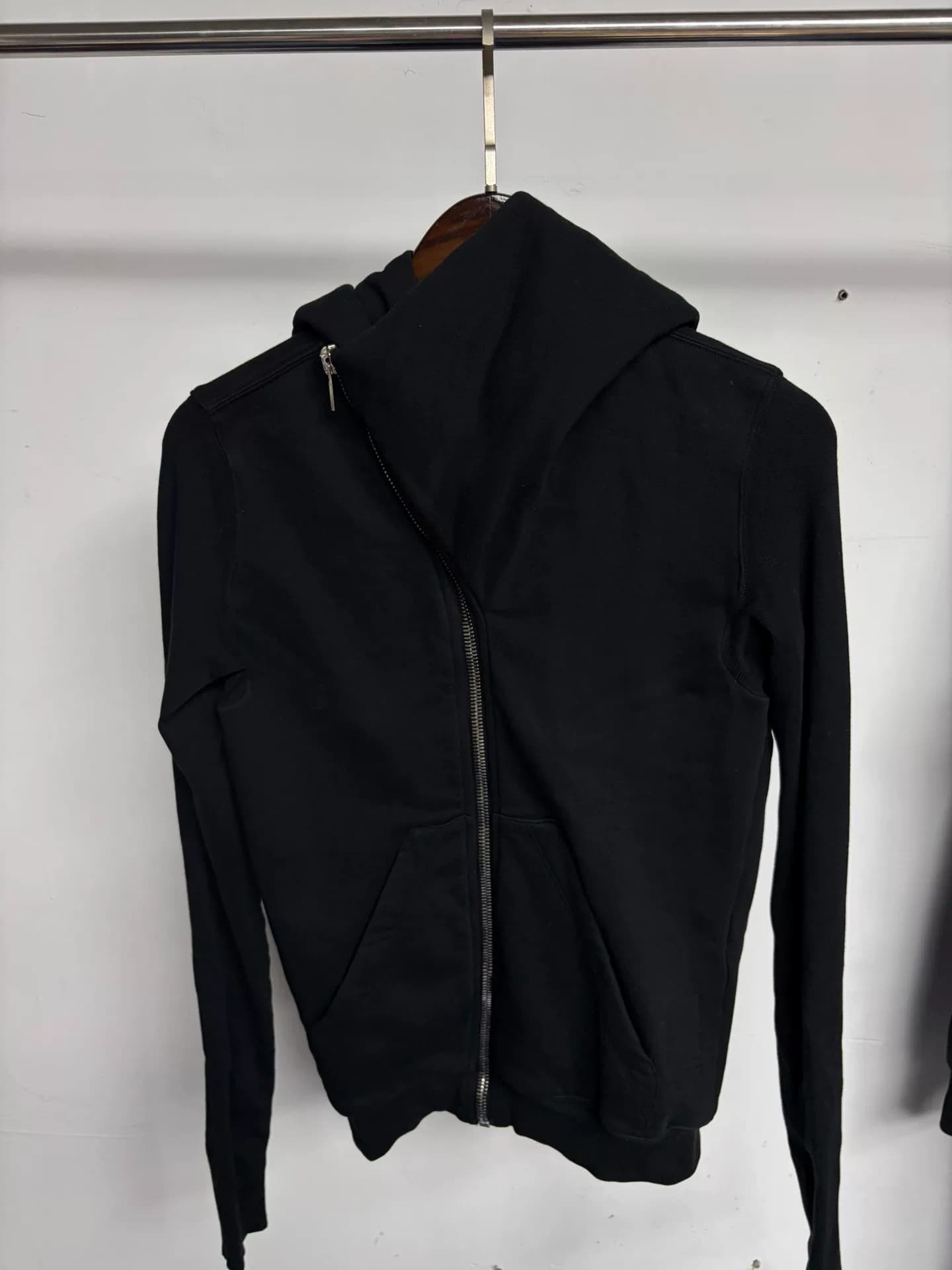 RICKOWENS DRKSHDW RO косая молния черная шляпа с капюшоном