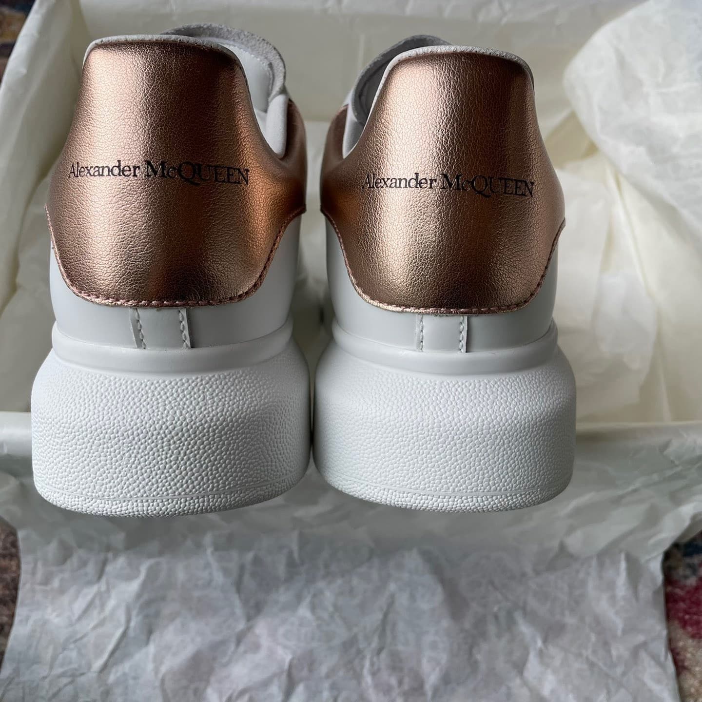 Высококачественные белые туфли McQueen классической серии на толстой подошве для мужчин и женщин в одном стиле