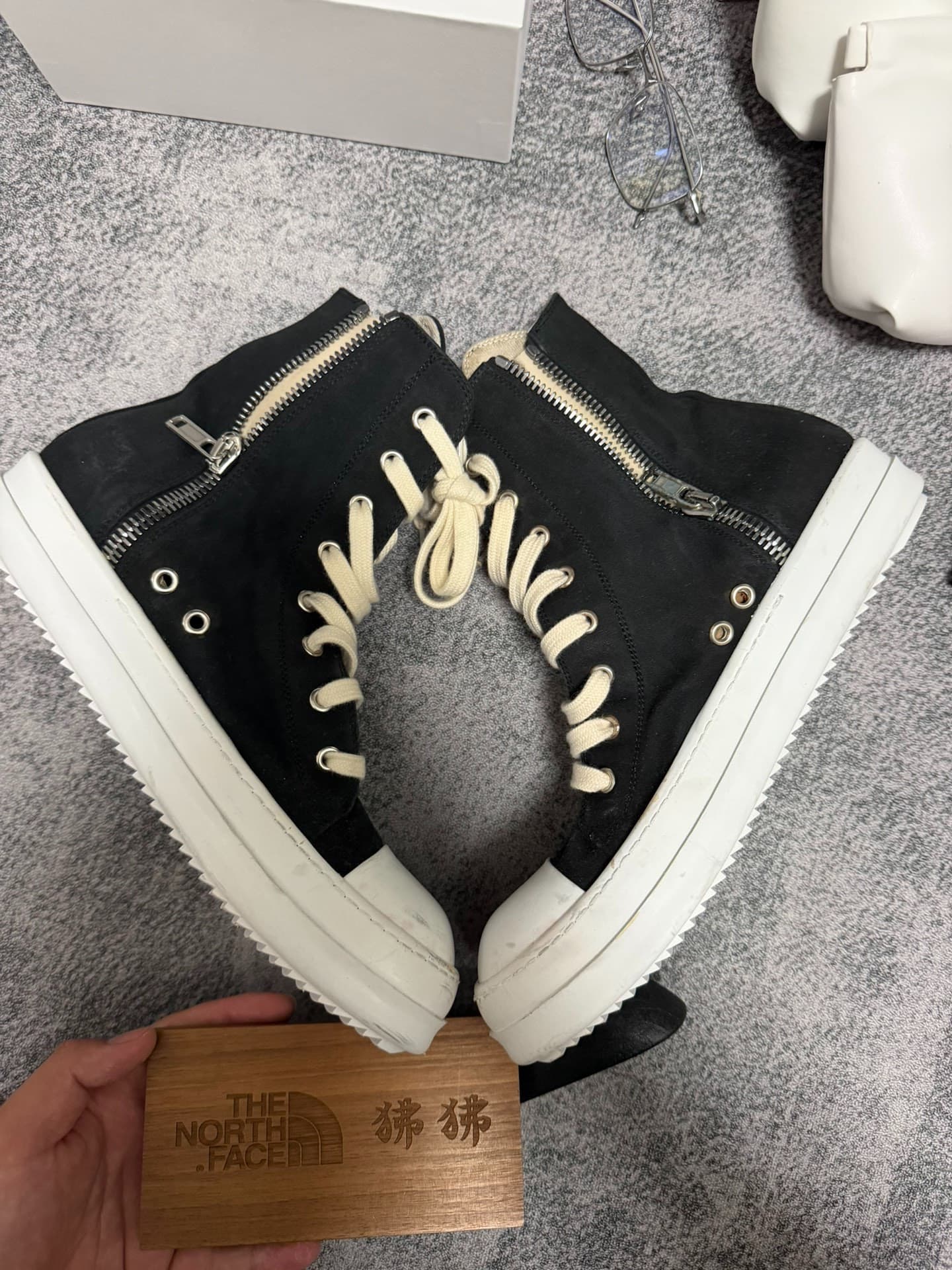 【RICK OWENS】 Серия converse с высоким берцем на тонкой подошве