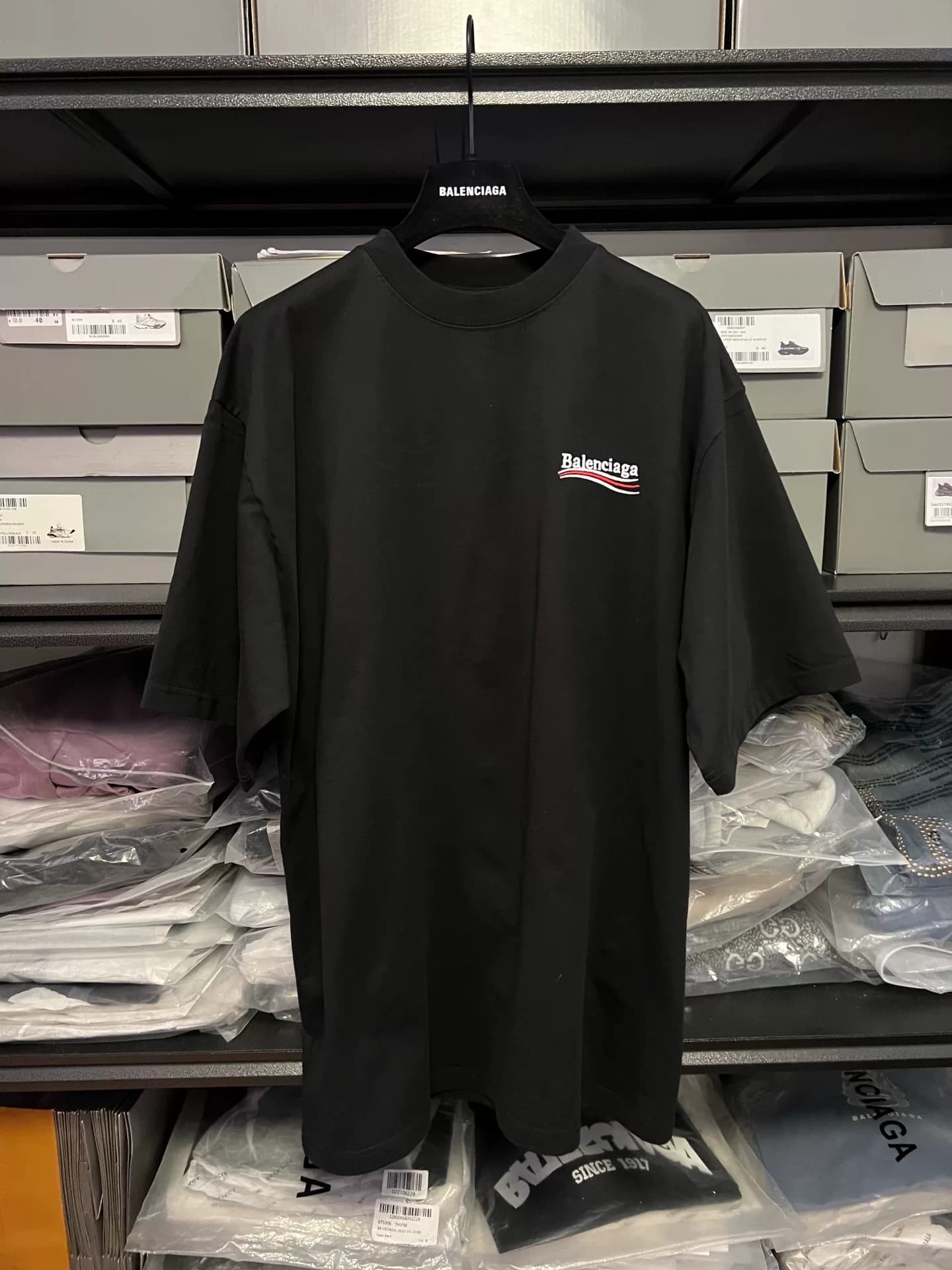 Balenciaga Balenciaga Balenciaga Political C принтом Cola большая версия футболки реглан с короткими рукавами, мужская черная аутентичная оригинальна…