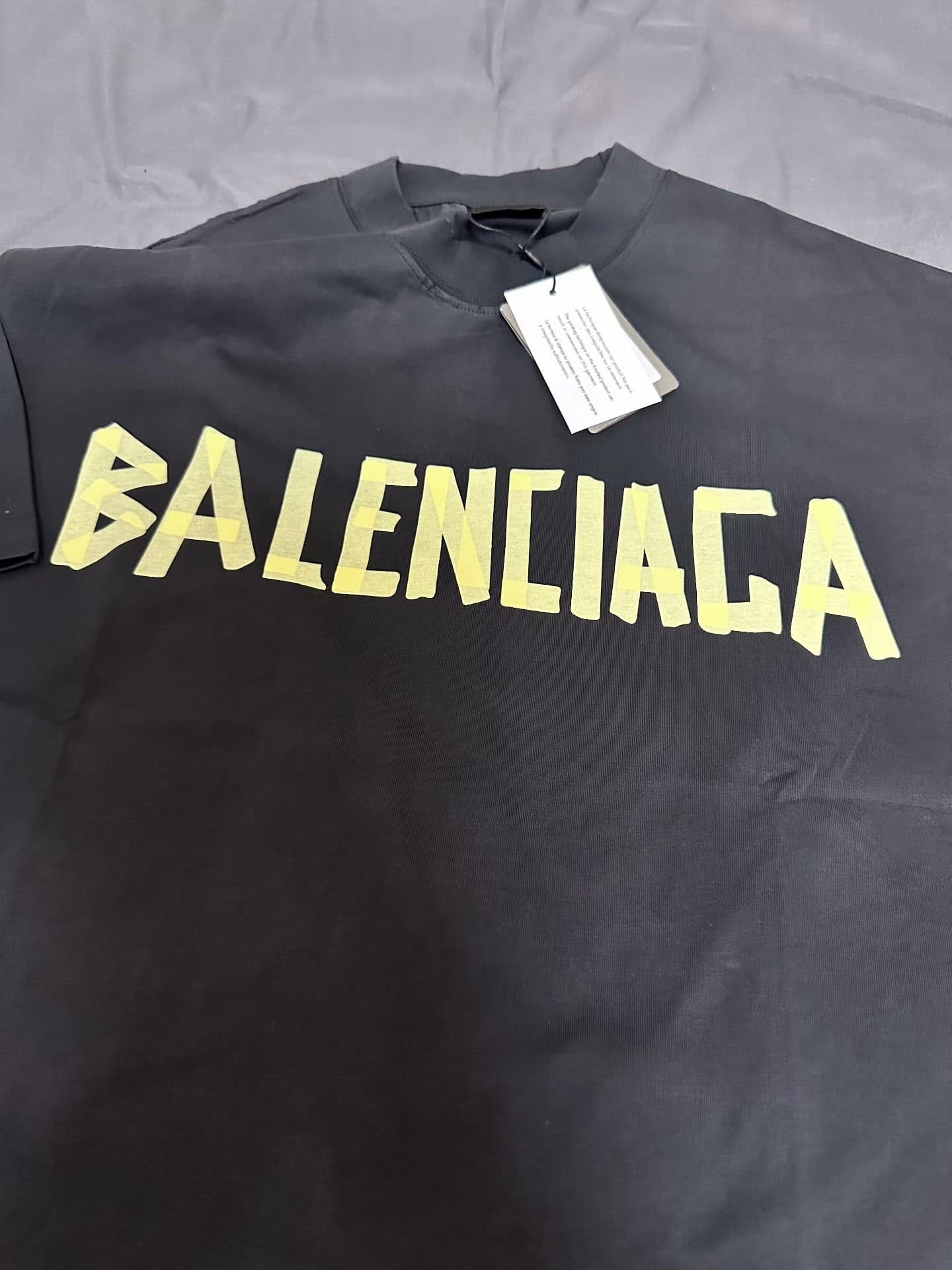 Balenciaga Короткий рукав с перфорированным принтом Balenciaga Yellow tape