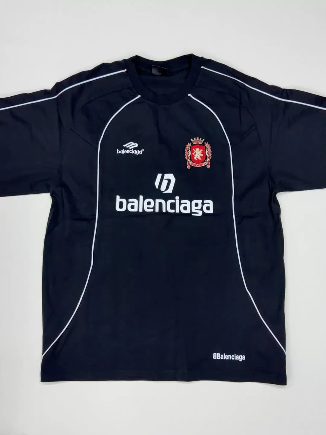 Лимитированная футболка Balenciaga Manchester United с короткими рукавами размера l практически новая