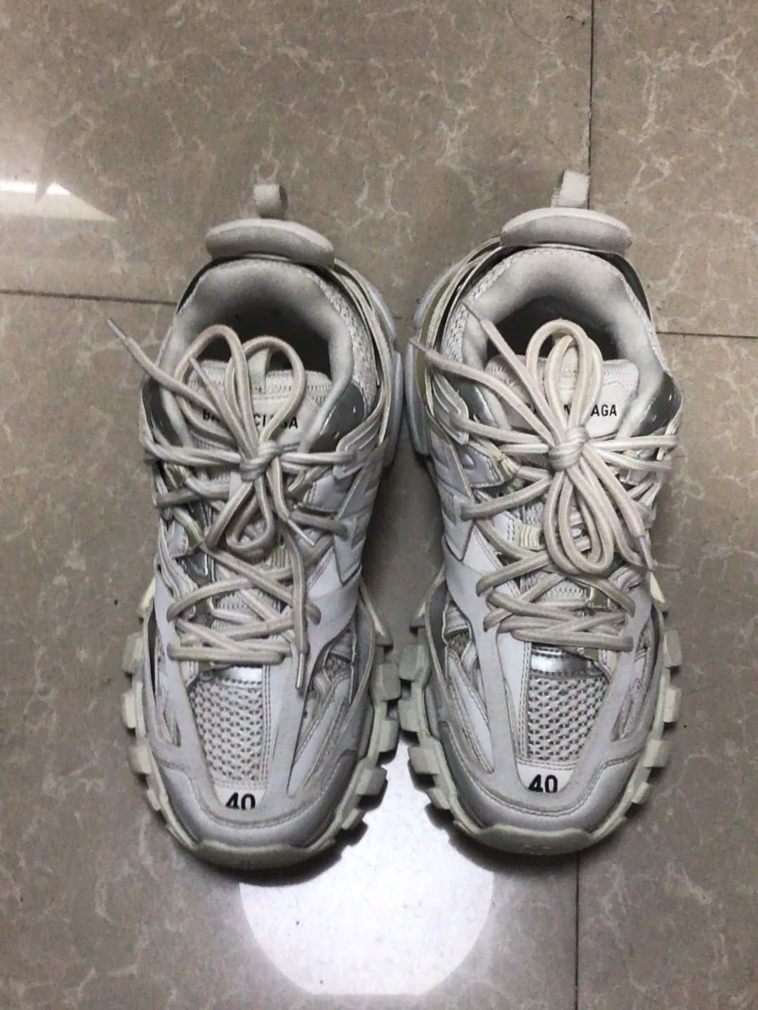 Balenciaga 40 штук отправляются в инспекционную сокровищницу