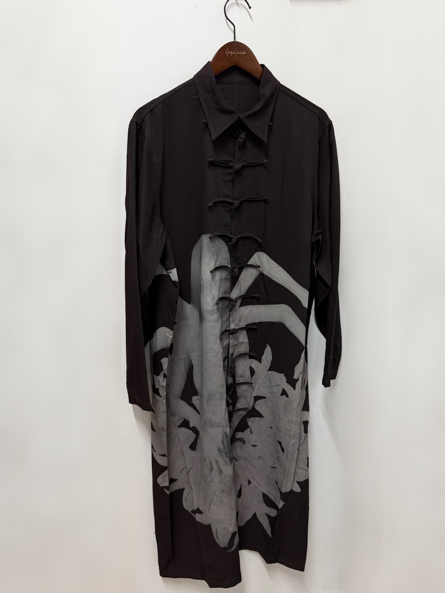 Ветровка Yohji, длинная рубашка Uchida Bird Lily Asura