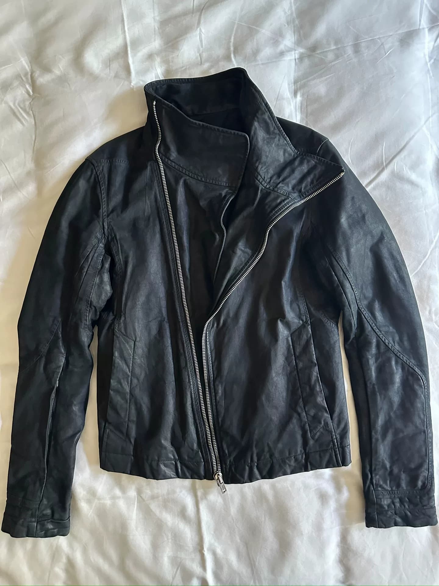 Кожаная куртка Rick Owens RO main line vision burst из кожи с диагональной молнией черного цвета