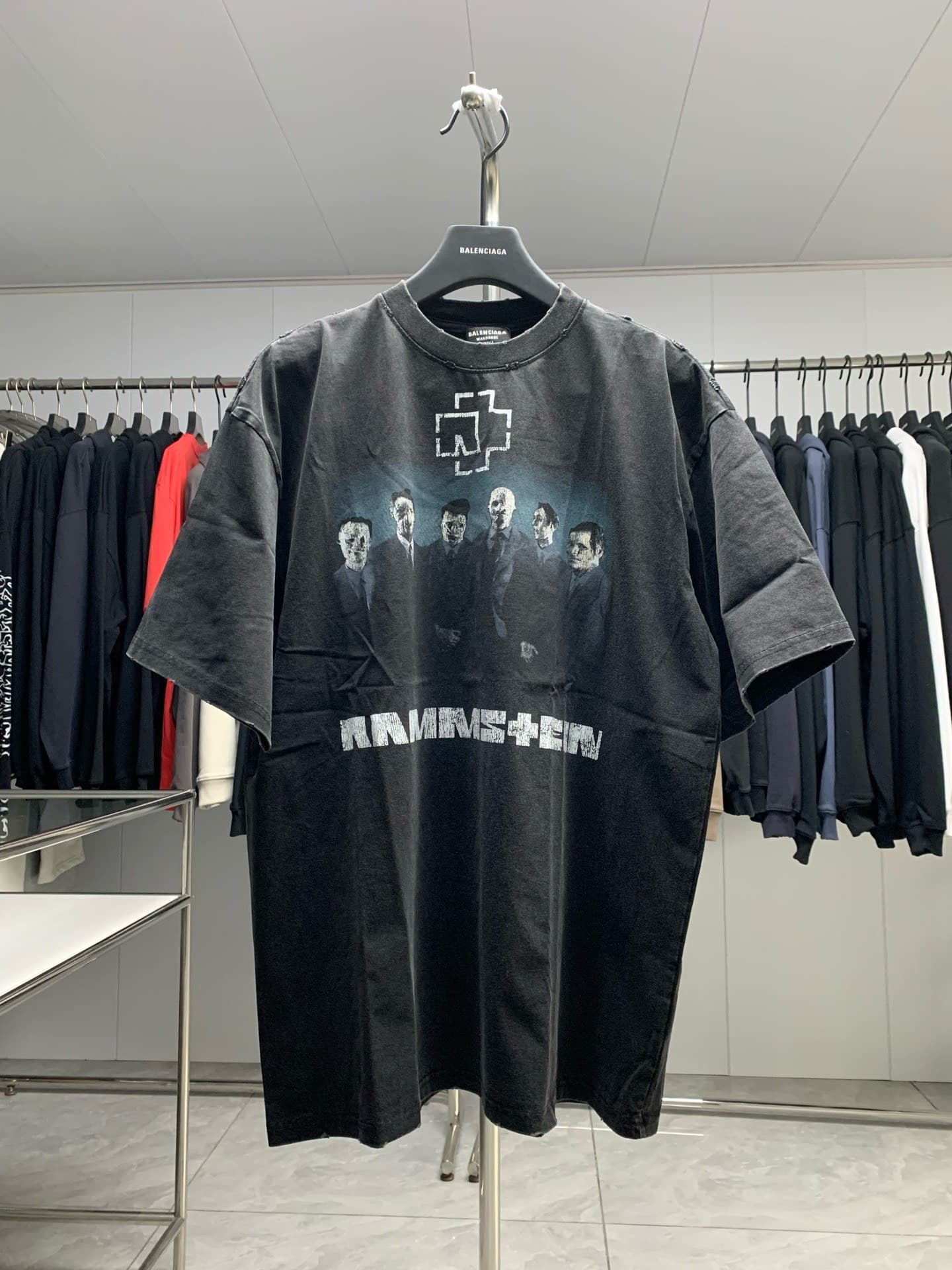 Немецкий автопроизводитель Gaoding Balenciaga в Париже