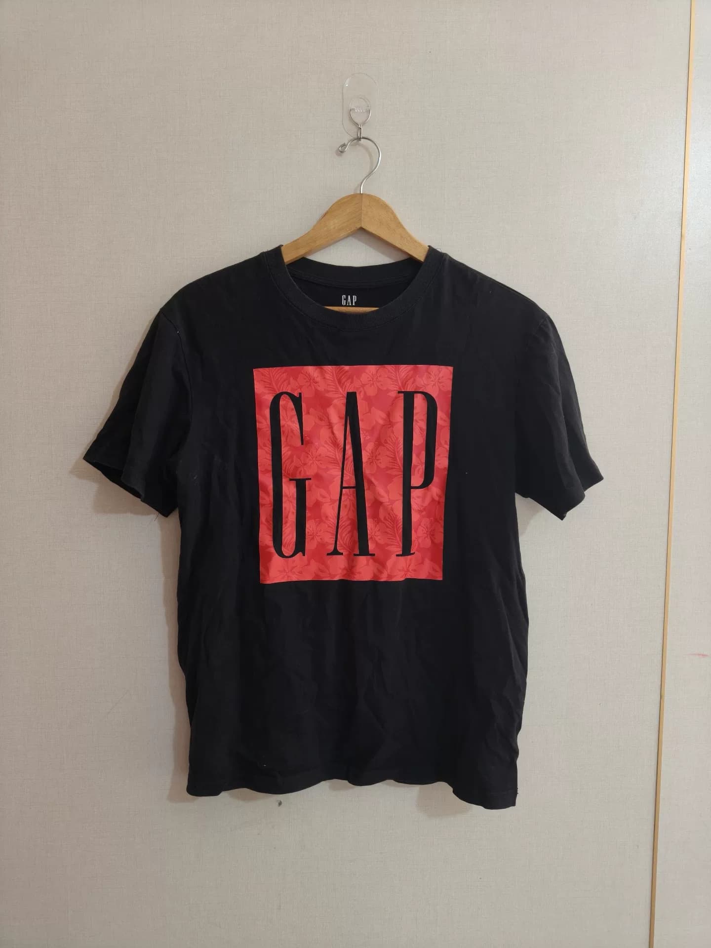 Черная футболка с короткими рукавами GAP, размер S